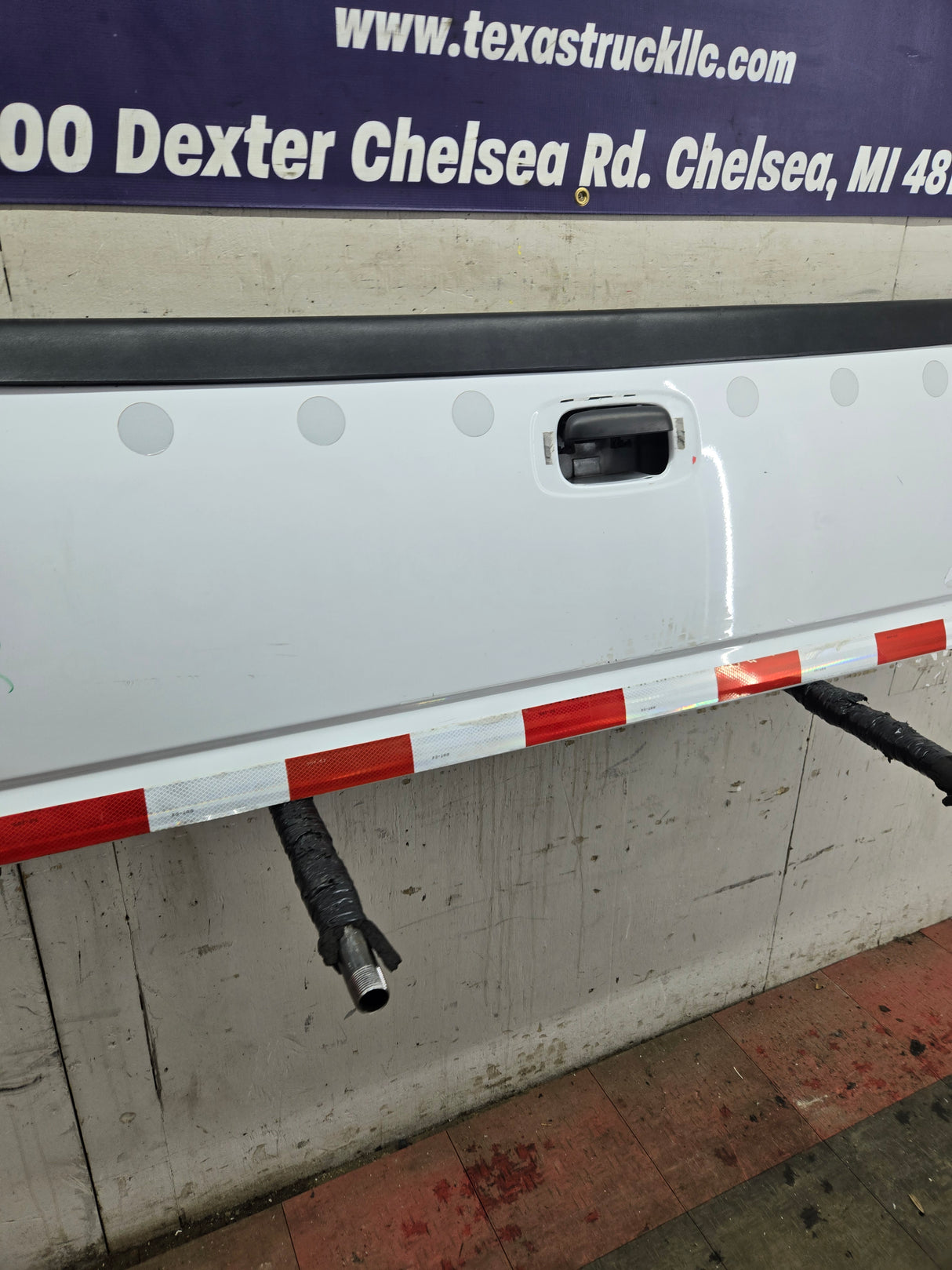 1999-2007 Chevrolet Silverado / GMC Sierra 1500 2500 3500 Tailgate - White