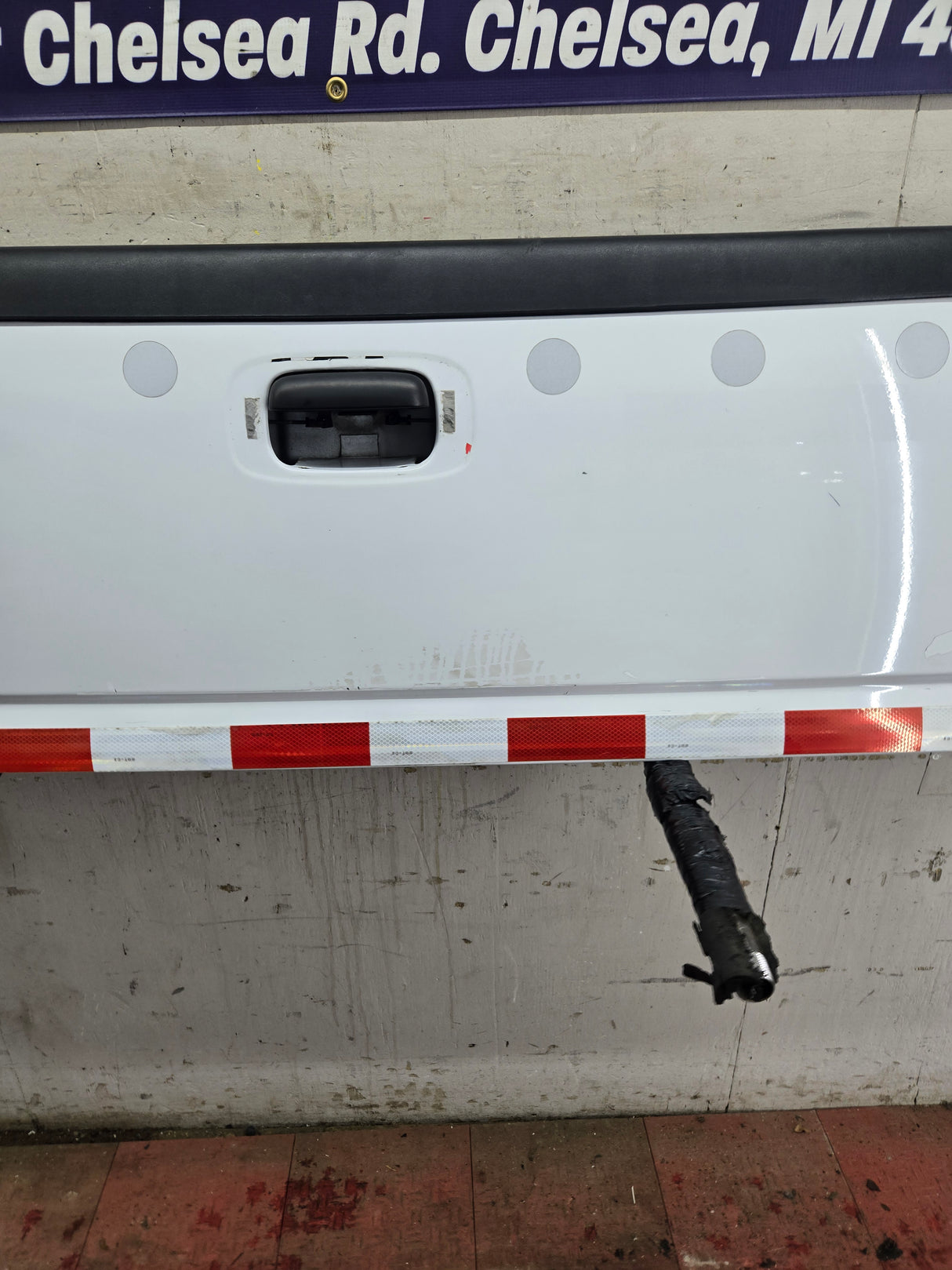 1999-2007 Chevrolet Silverado / GMC Sierra 1500 2500 3500 Tailgate - White