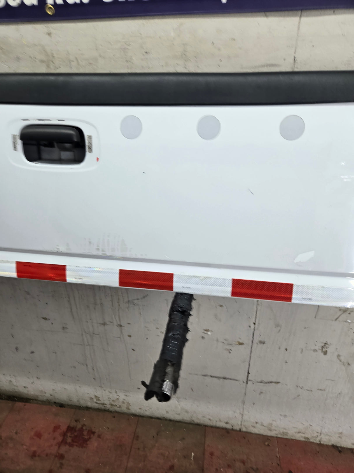 1999-2007 Chevrolet Silverado / GMC Sierra 1500 2500 3500 Tailgate - White