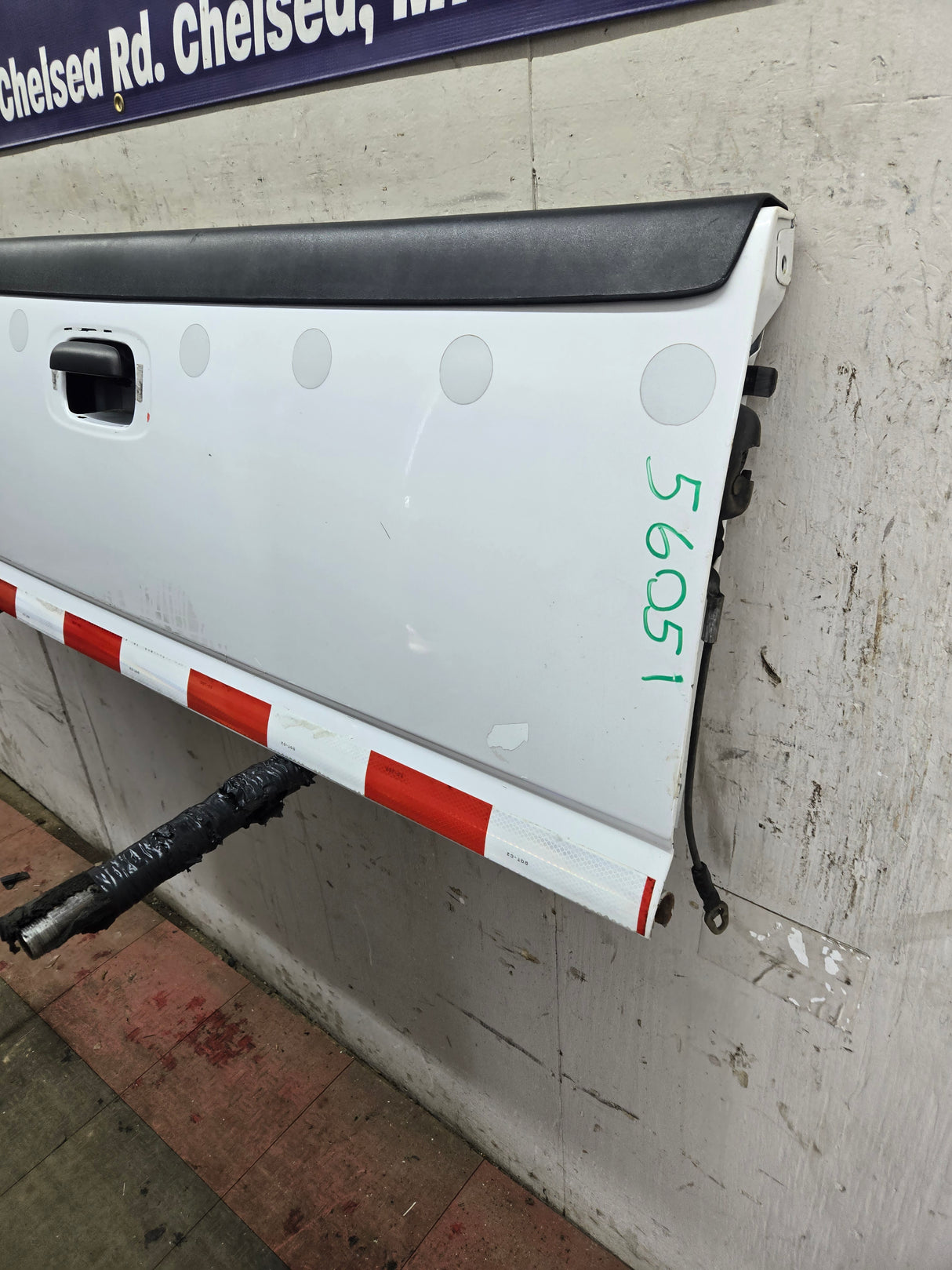 1999-2007 Chevrolet Silverado / GMC Sierra 1500 2500 3500 Tailgate - White