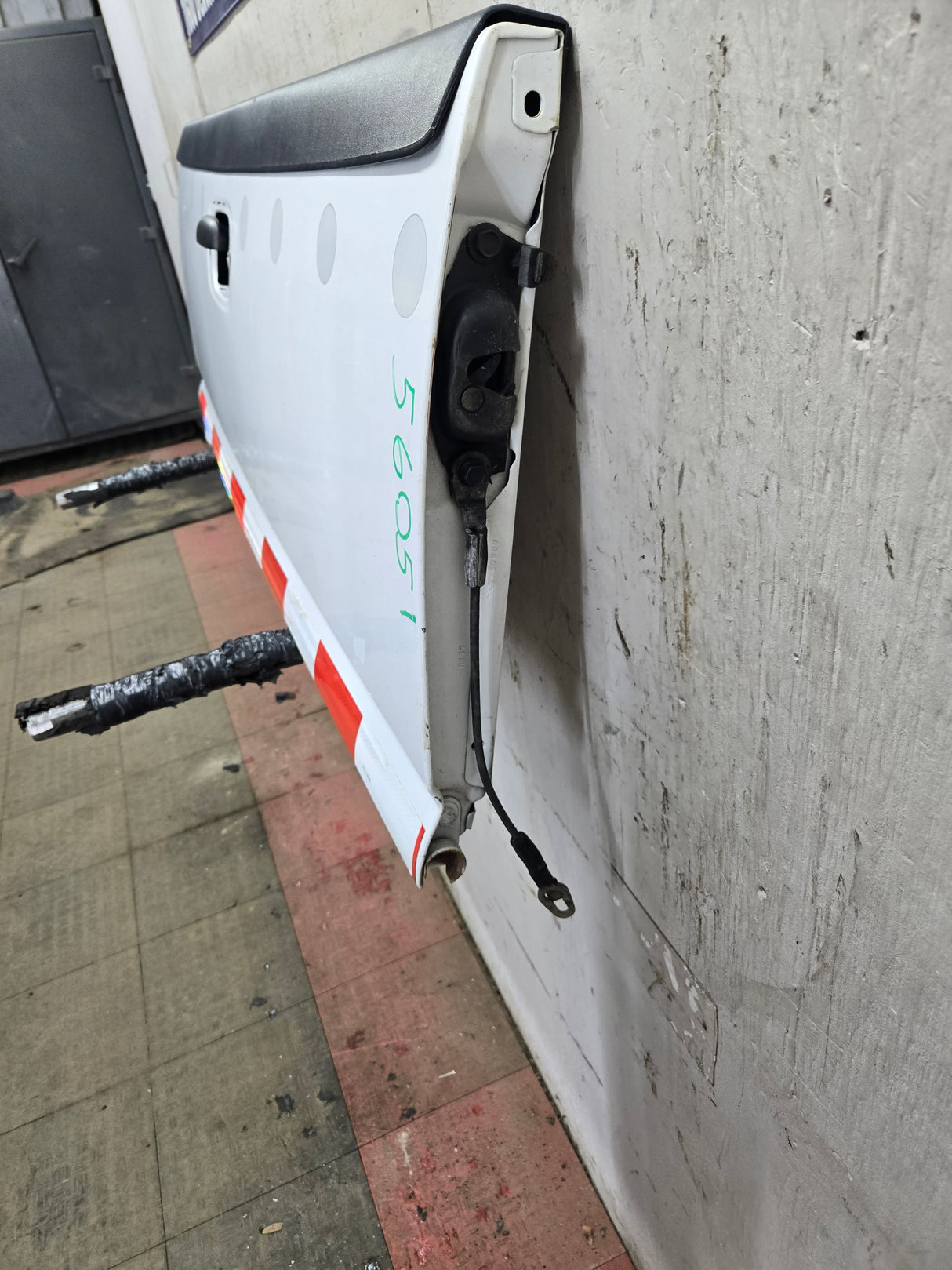 1999-2007 Chevrolet Silverado / GMC Sierra 1500 2500 3500 Tailgate - White