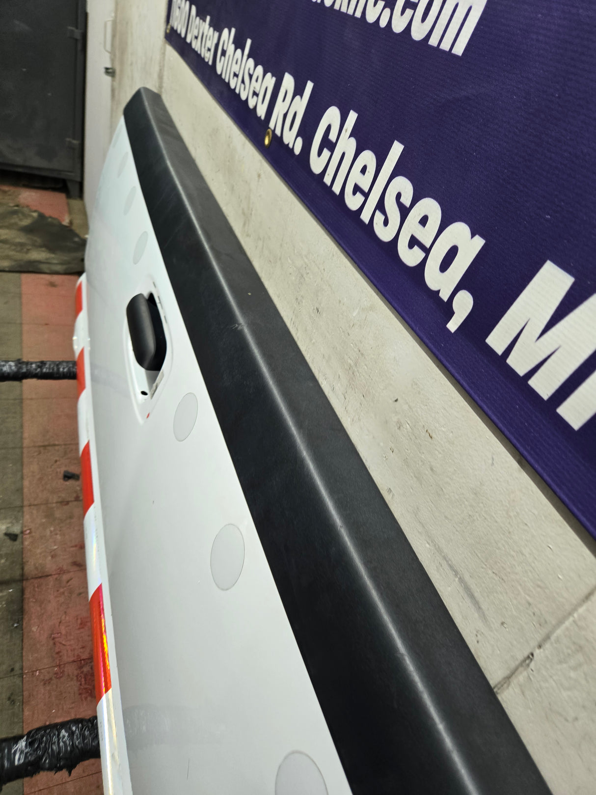 1999-2007 Chevrolet Silverado / GMC Sierra 1500 2500 3500 Tailgate - White