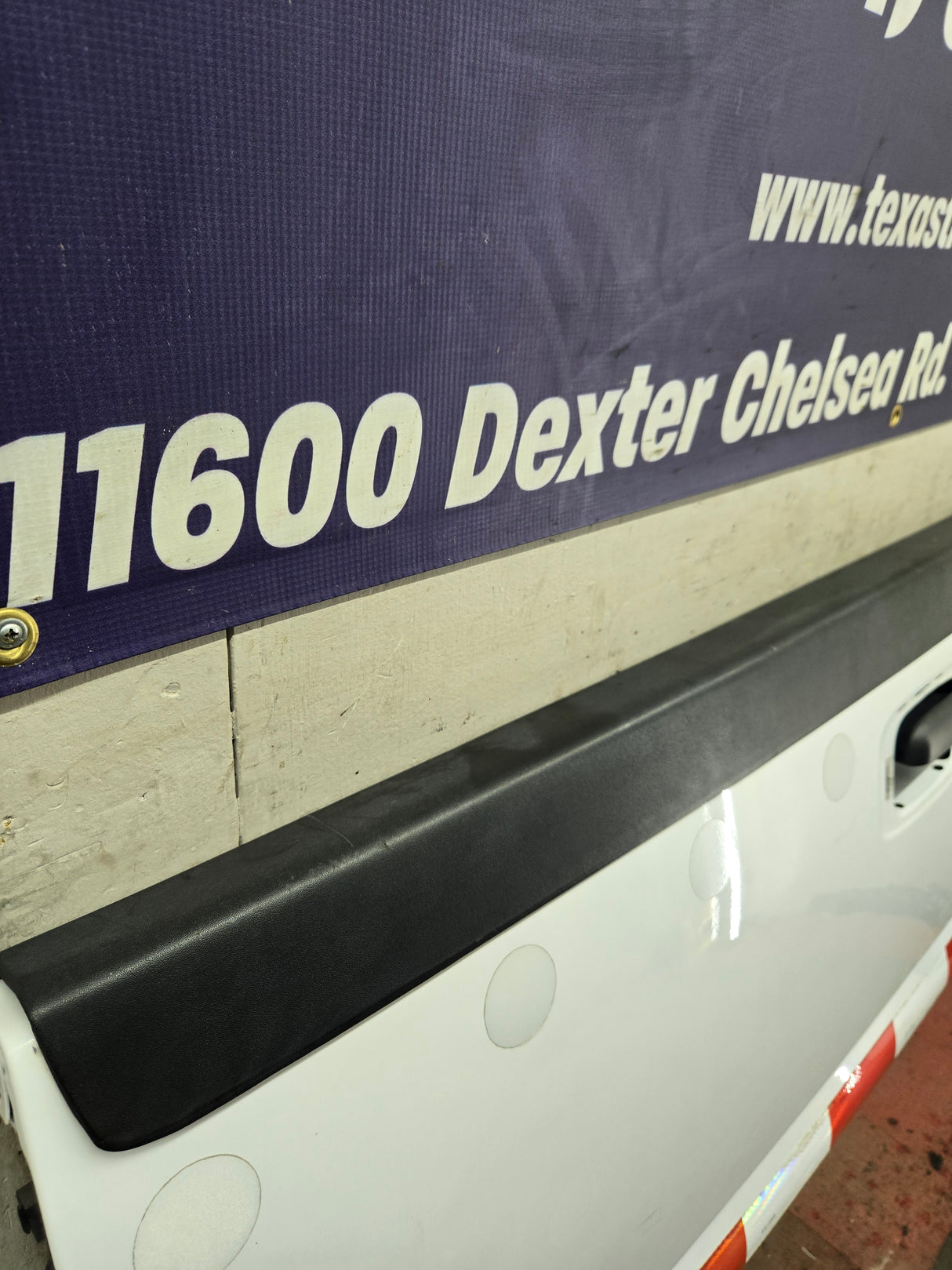 1999-2007 Chevrolet Silverado / GMC Sierra 1500 2500 3500 Tailgate - White