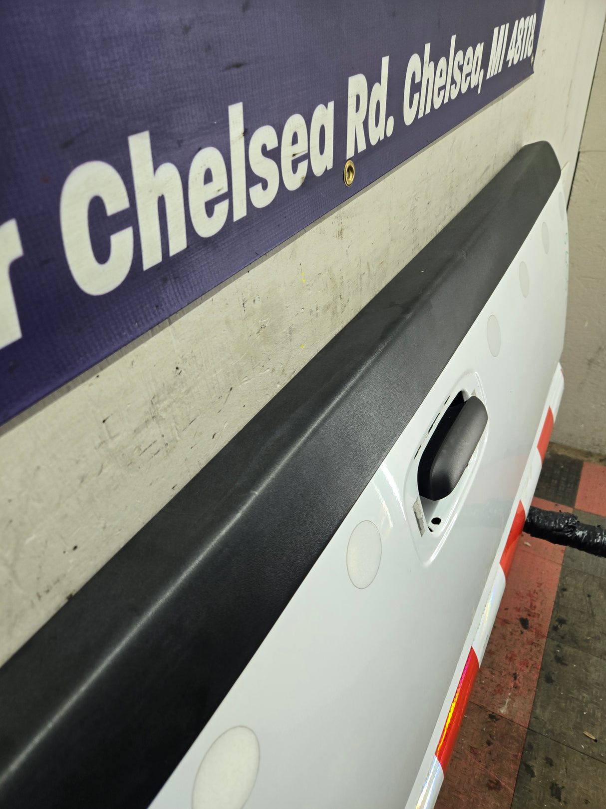 1999-2007 Chevrolet Silverado / GMC Sierra 1500 2500 3500 Tailgate - White