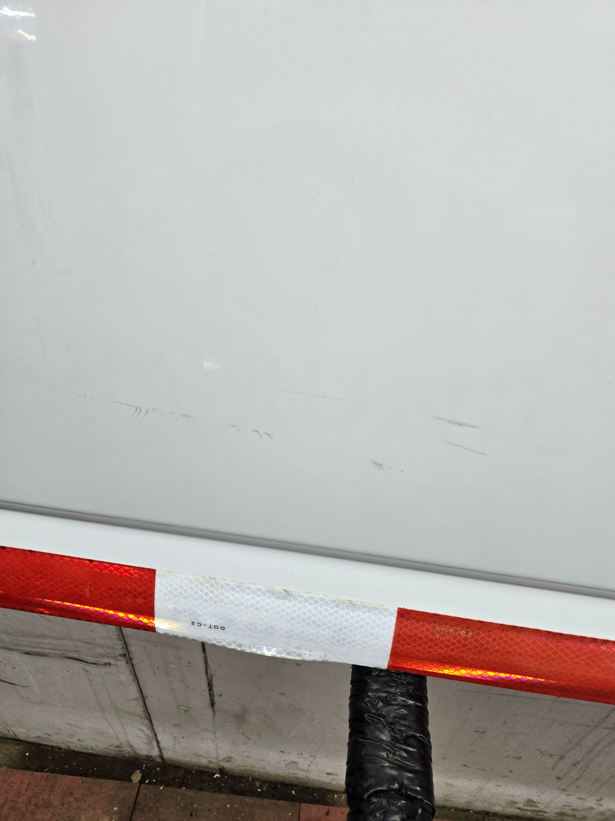 1999-2007 Chevrolet Silverado / GMC Sierra 1500 2500 3500 Tailgate - White