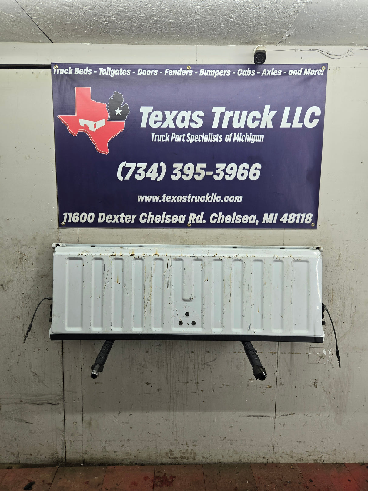 1999-2007 Chevrolet Silverado / GMC Sierra 1500 2500 3500 Tailgate - White