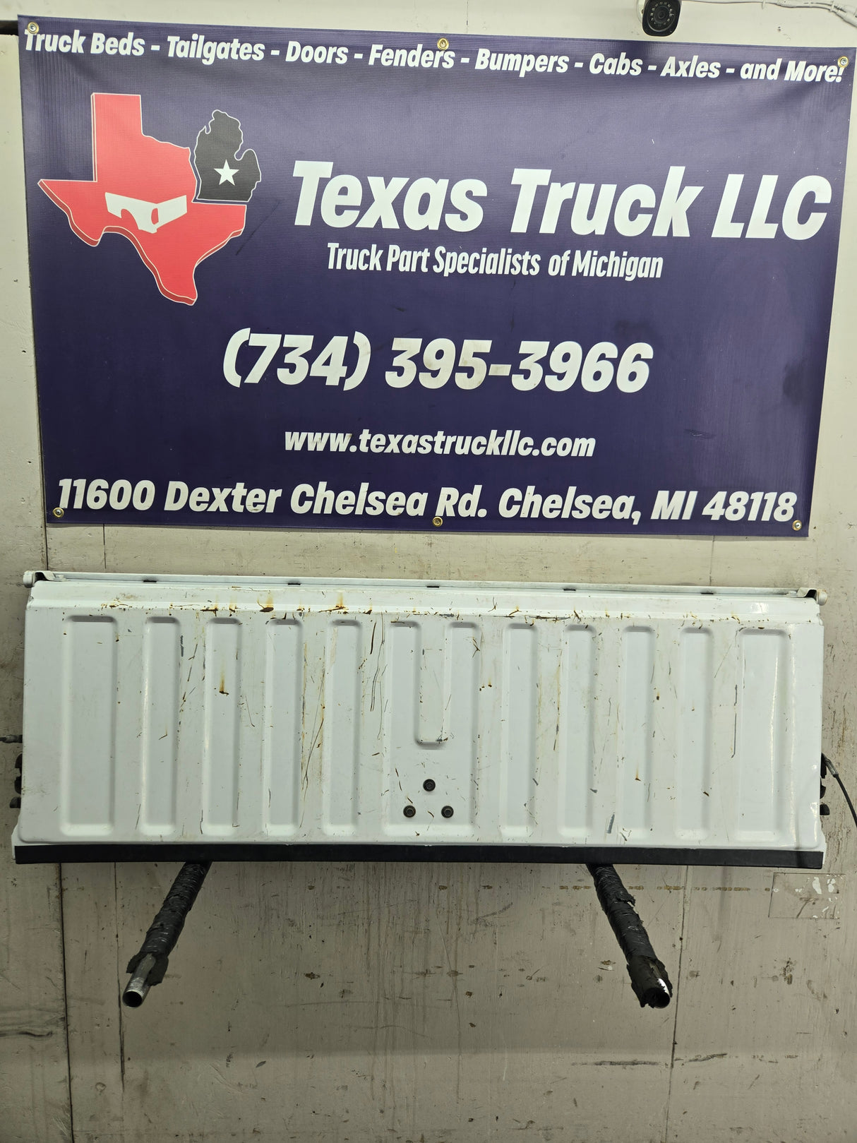 1999-2007 Chevrolet Silverado / GMC Sierra 1500 2500 3500 Tailgate - White