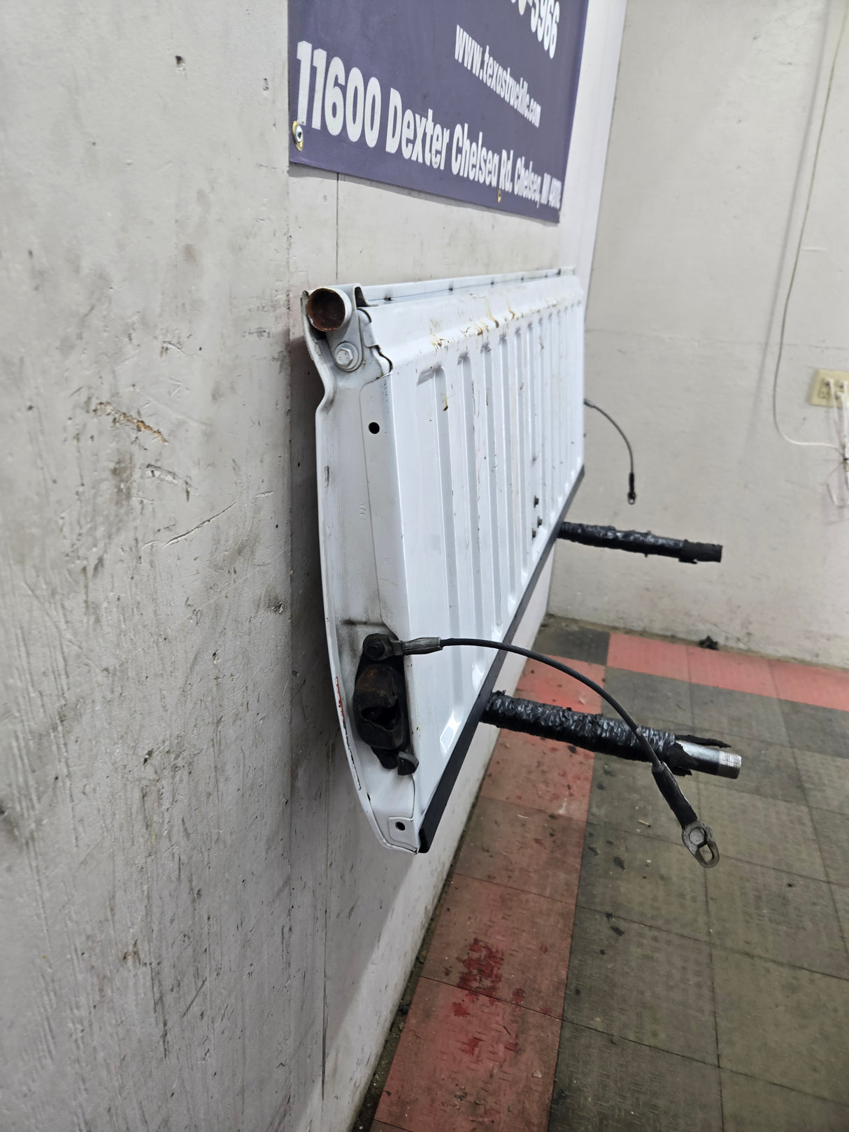 1999-2007 Chevrolet Silverado / GMC Sierra 1500 2500 3500 Tailgate - White