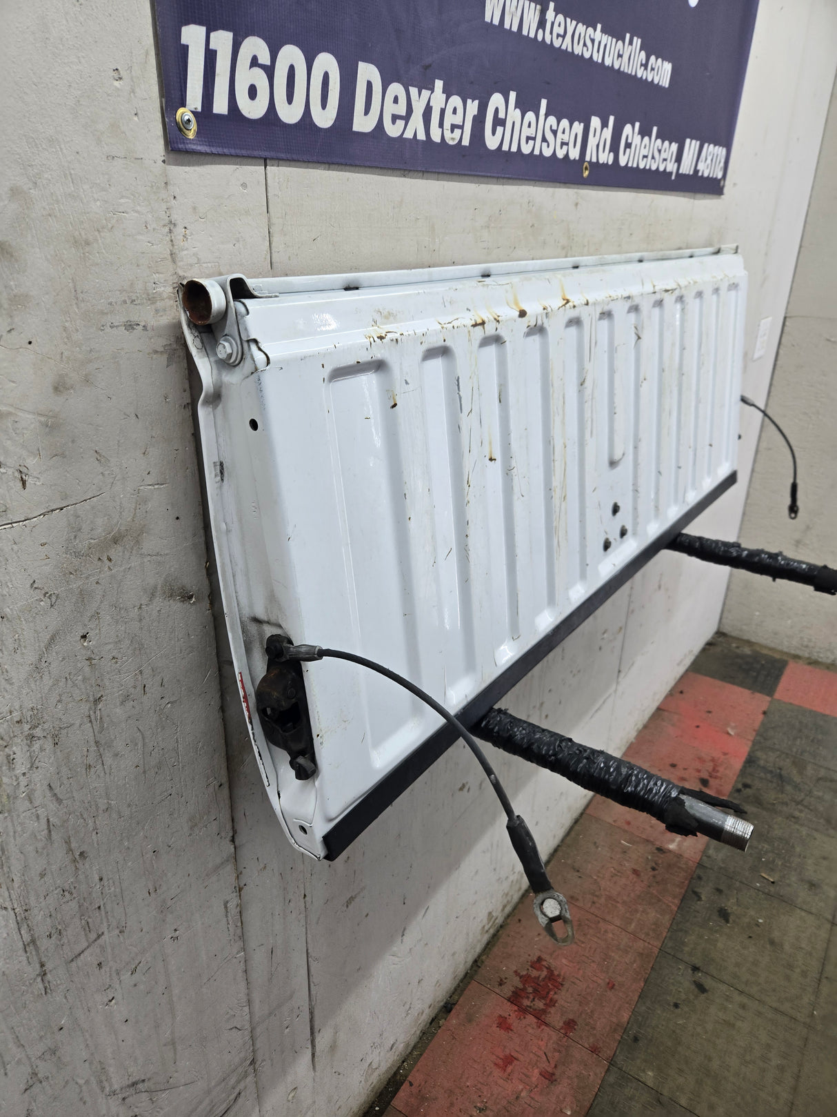 1999-2007 Chevrolet Silverado / GMC Sierra 1500 2500 3500 Tailgate - White