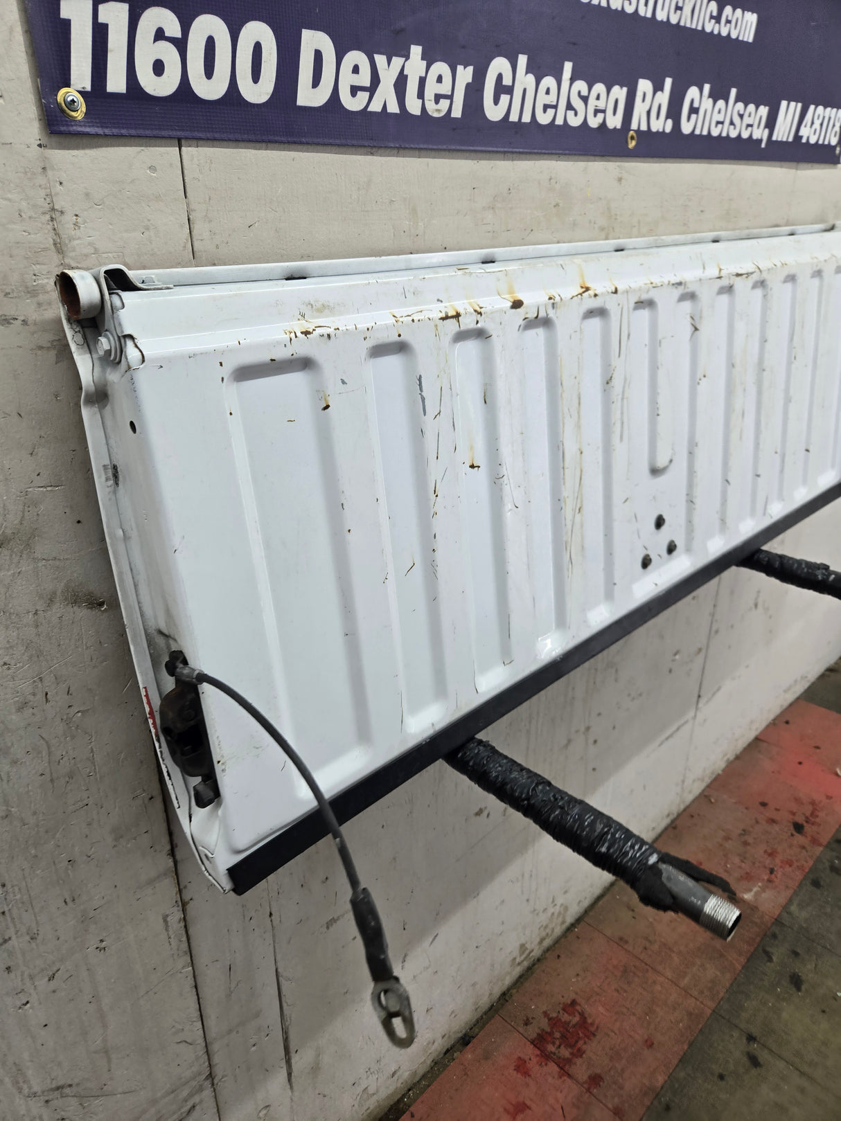 1999-2007 Chevrolet Silverado / GMC Sierra 1500 2500 3500 Tailgate - White