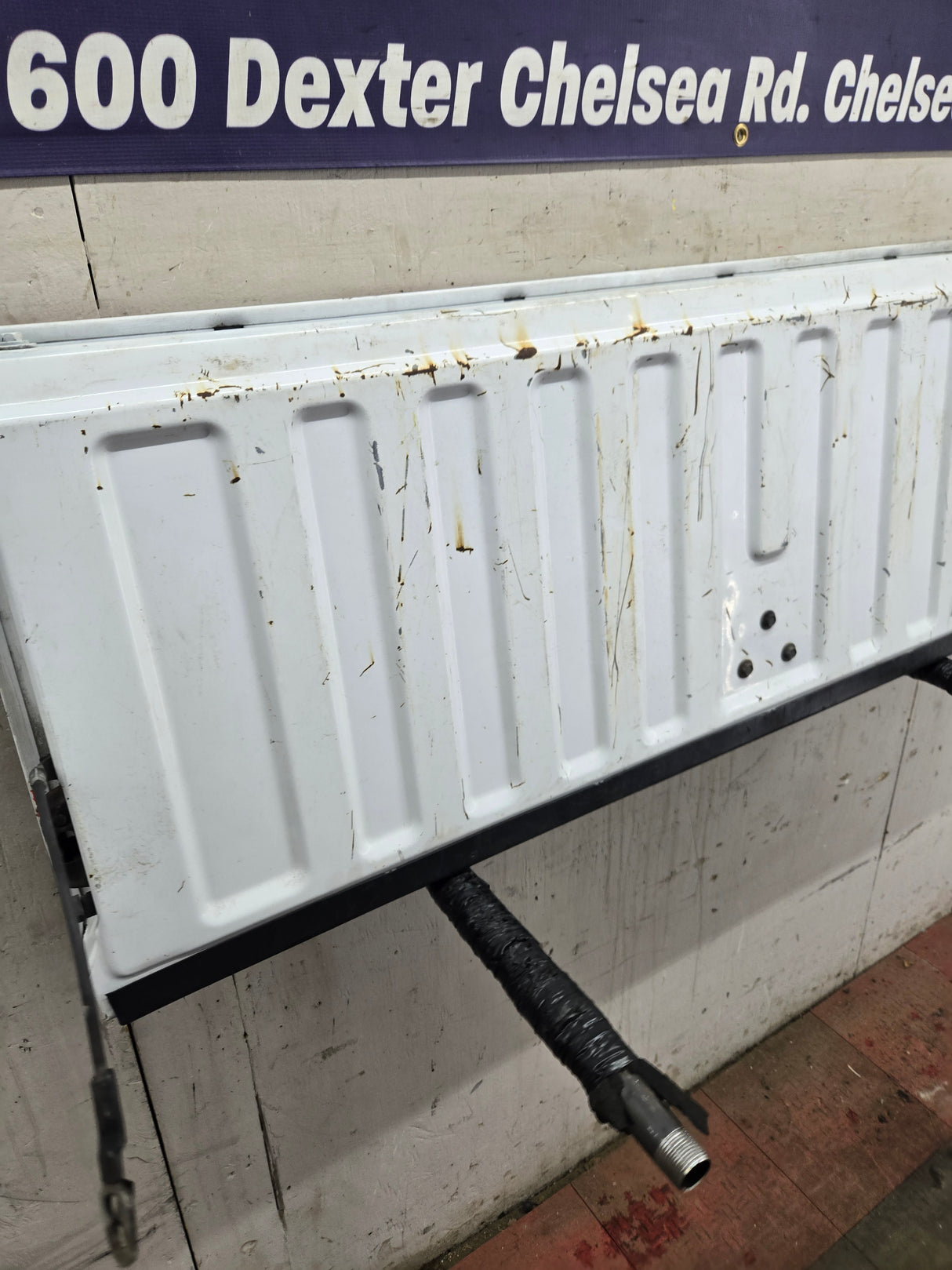 1999-2007 Chevrolet Silverado / GMC Sierra 1500 2500 3500 Tailgate - White