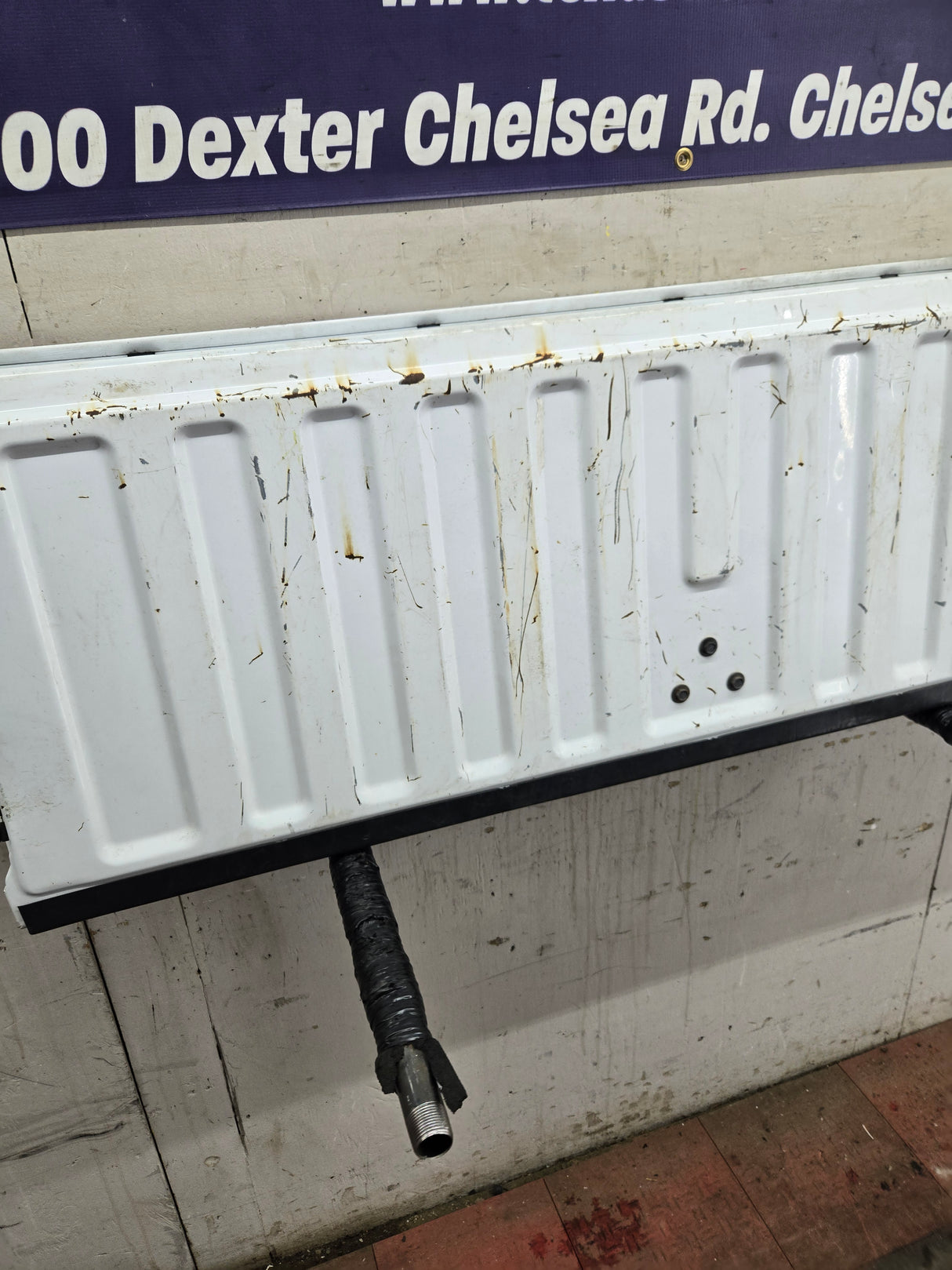 1999-2007 Chevrolet Silverado / GMC Sierra 1500 2500 3500 Tailgate - White