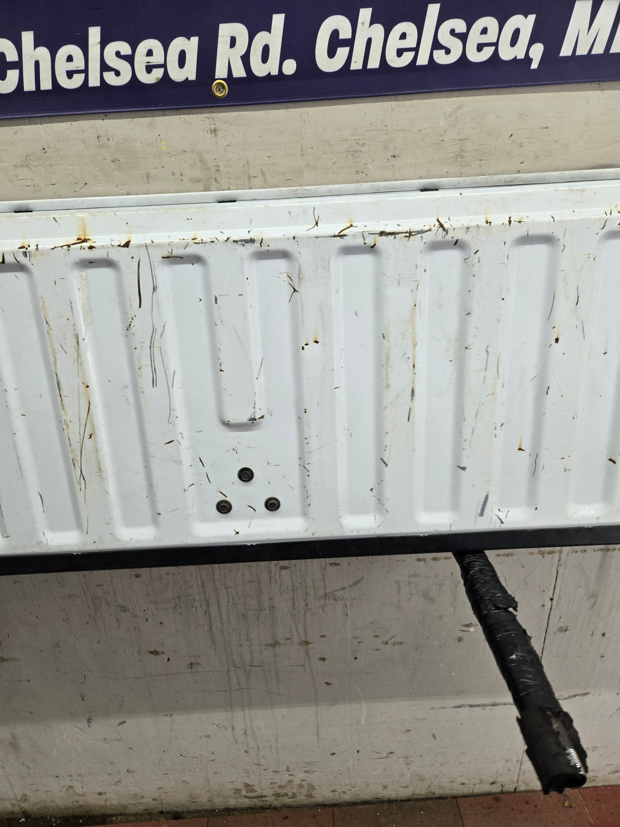 1999-2007 Chevrolet Silverado / GMC Sierra 1500 2500 3500 Tailgate - White