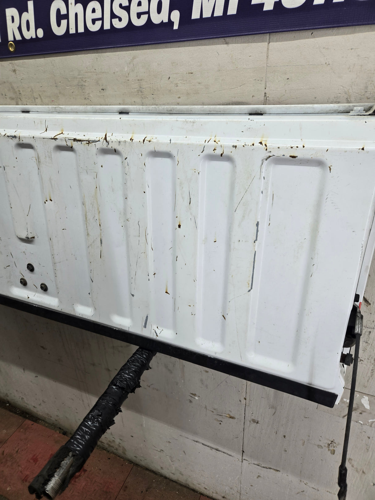 1999-2007 Chevrolet Silverado / GMC Sierra 1500 2500 3500 Tailgate - White