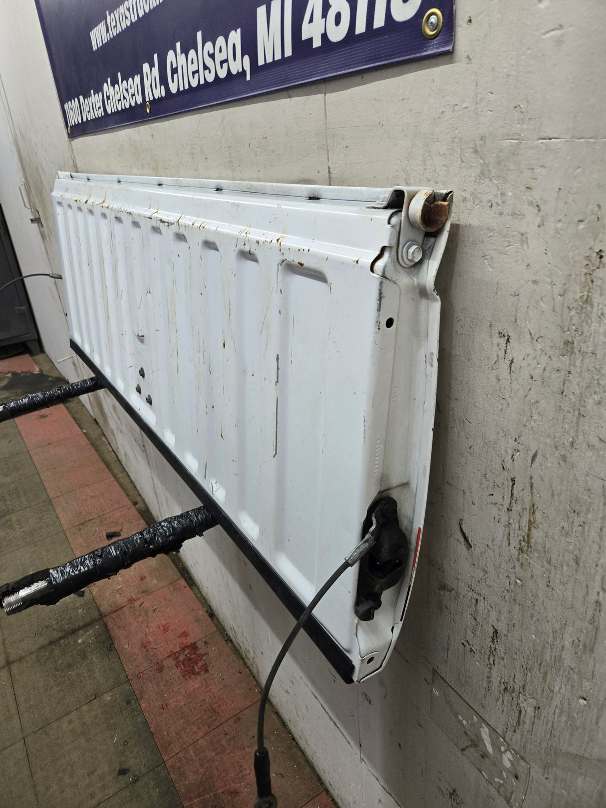 1999-2007 Chevrolet Silverado / GMC Sierra 1500 2500 3500 Tailgate - White