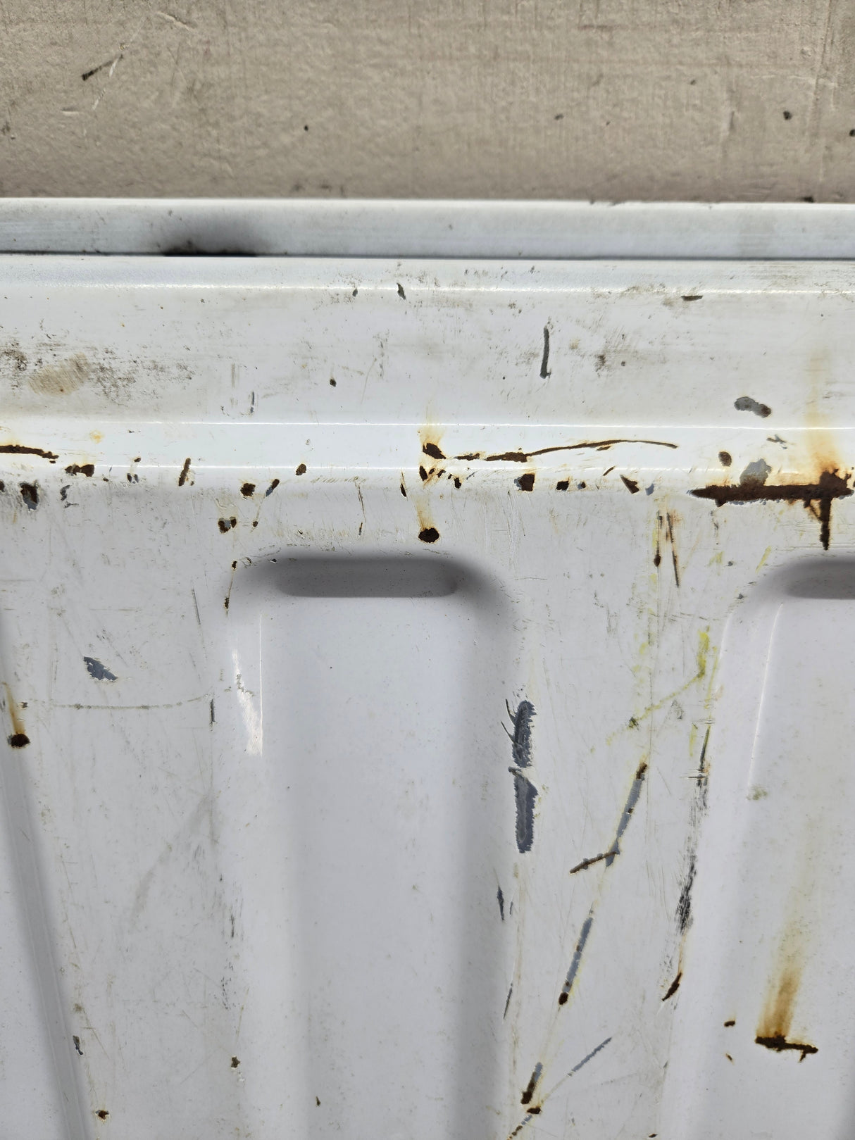 1999-2007 Chevrolet Silverado / GMC Sierra 1500 2500 3500 Tailgate - White