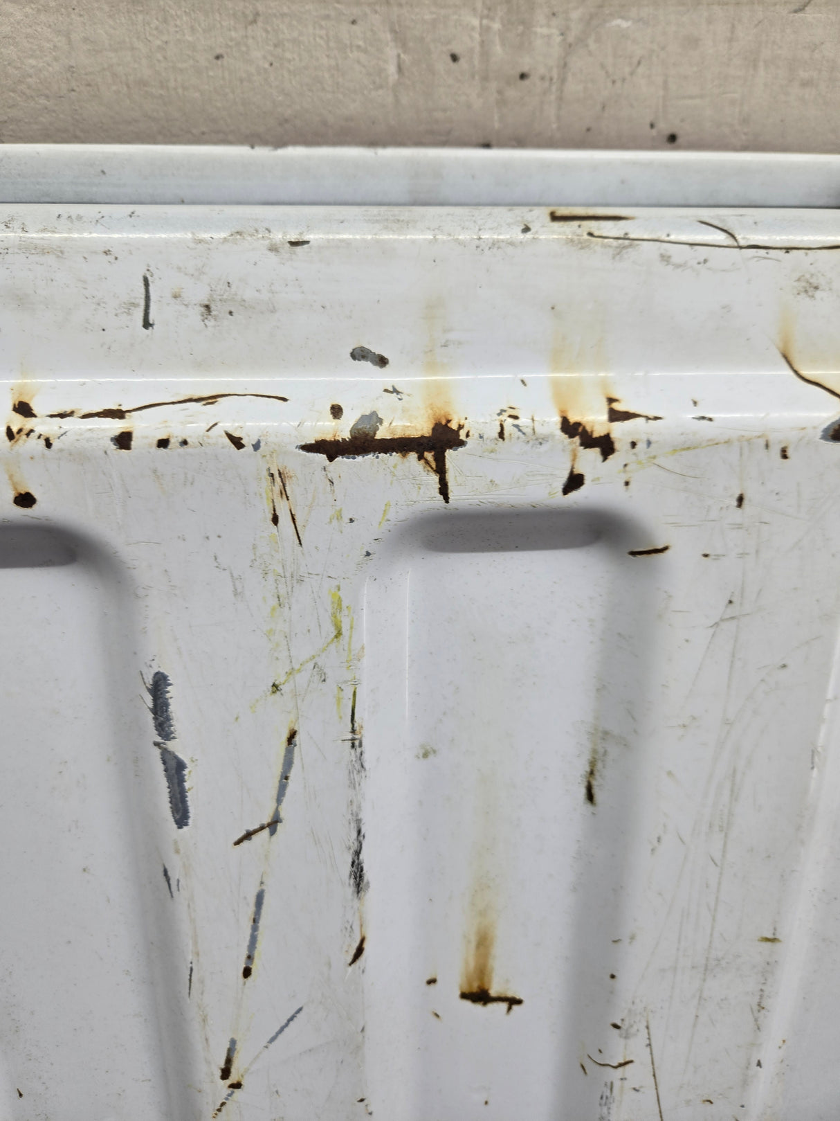 1999-2007 Chevrolet Silverado / GMC Sierra 1500 2500 3500 Tailgate - White