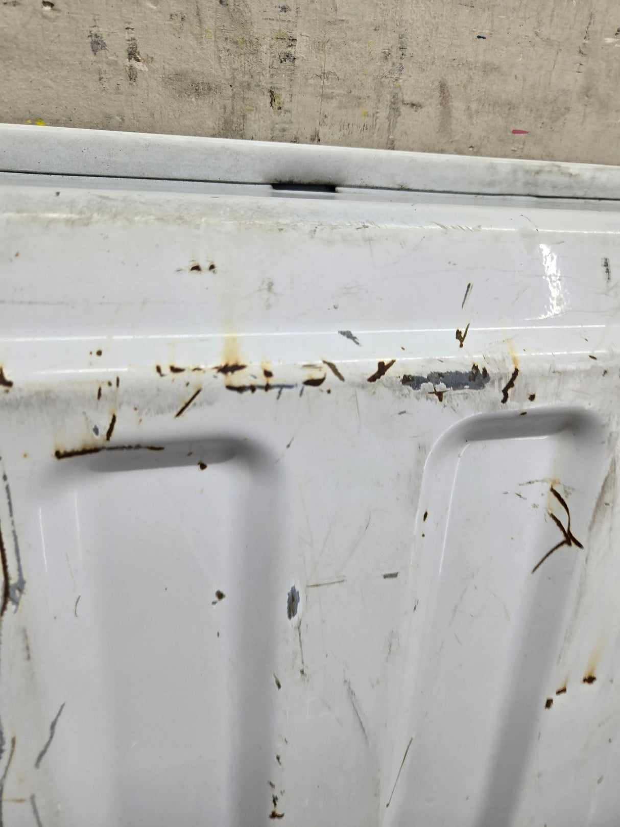 1999-2007 Chevrolet Silverado / GMC Sierra 1500 2500 3500 Tailgate - White