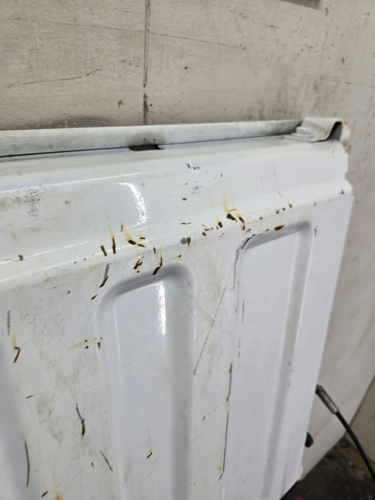 1999-2007 Chevrolet Silverado / GMC Sierra 1500 2500 3500 Tailgate - White