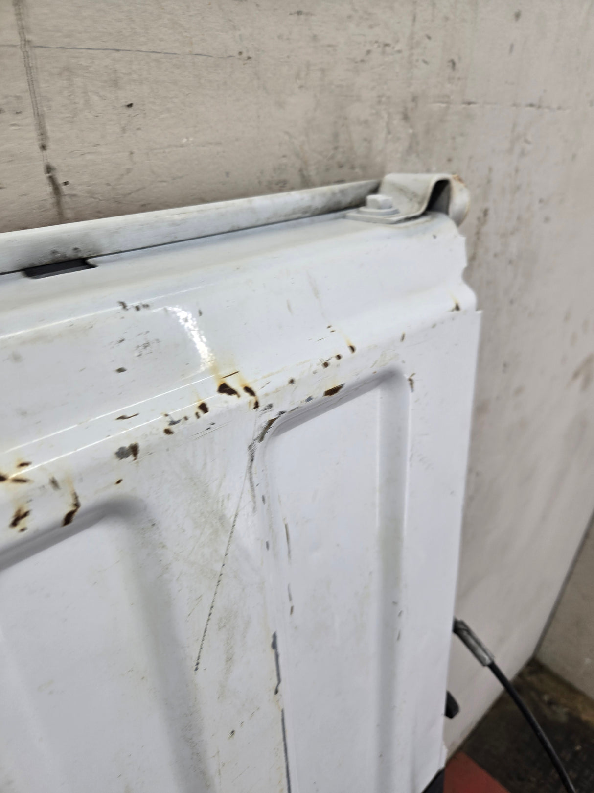 1999-2007 Chevrolet Silverado / GMC Sierra 1500 2500 3500 Tailgate - White