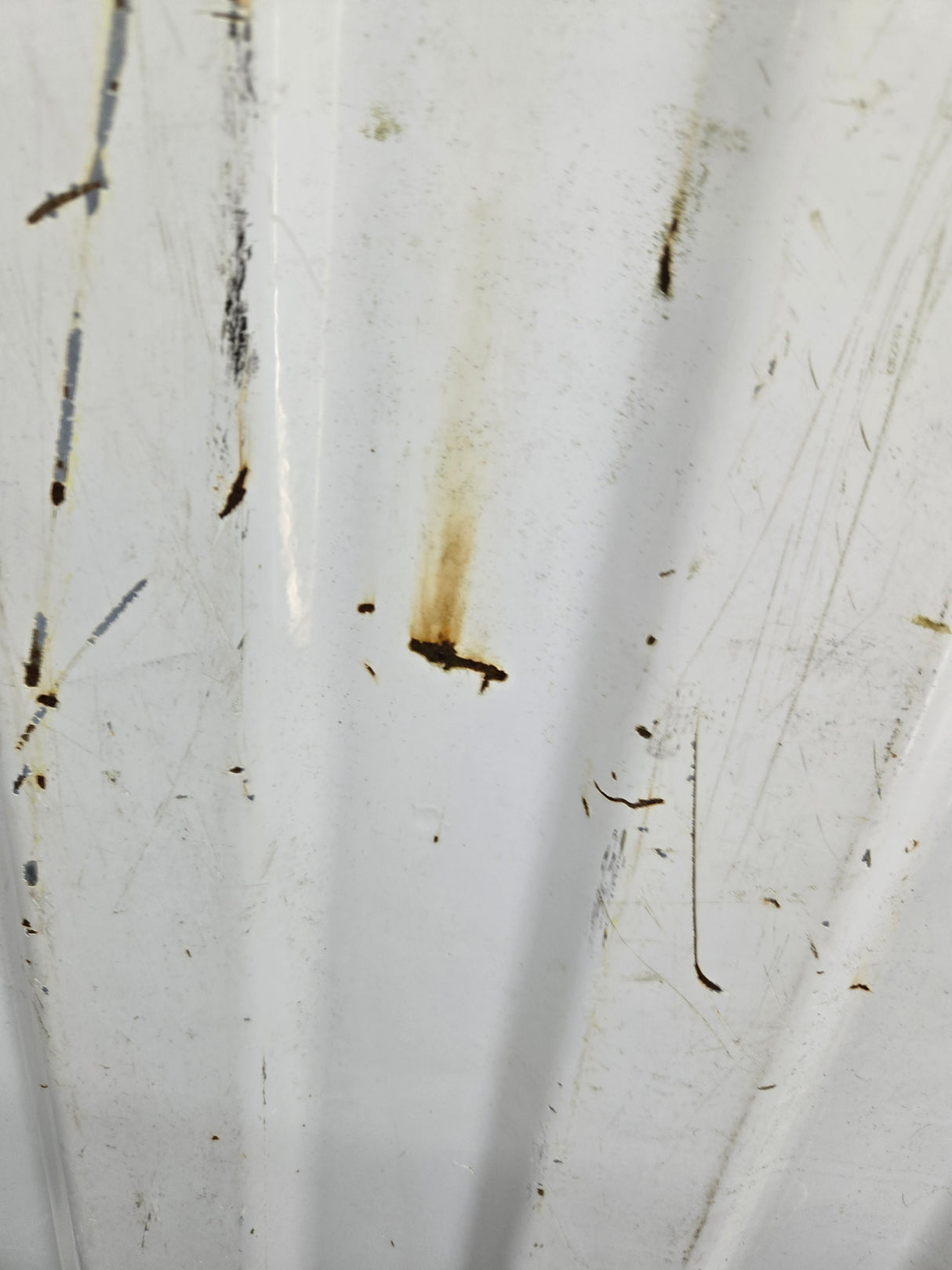 1999-2007 Chevrolet Silverado / GMC Sierra 1500 2500 3500 Tailgate - White