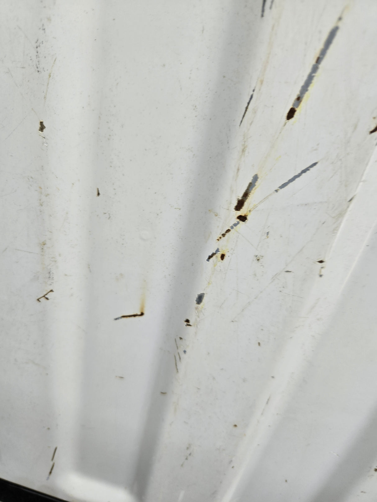 1999-2007 Chevrolet Silverado / GMC Sierra 1500 2500 3500 Tailgate - White