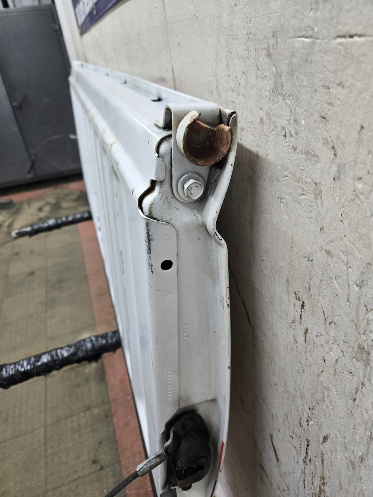 1999-2007 Chevrolet Silverado / GMC Sierra 1500 2500 3500 Tailgate - White