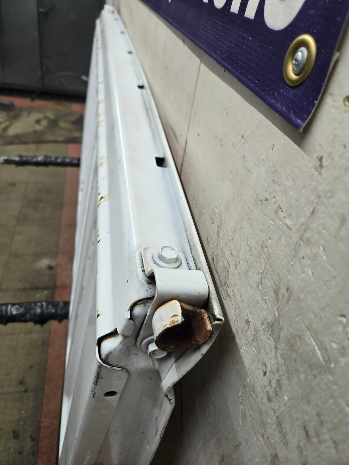 1999-2007 Chevrolet Silverado / GMC Sierra 1500 2500 3500 Tailgate - White