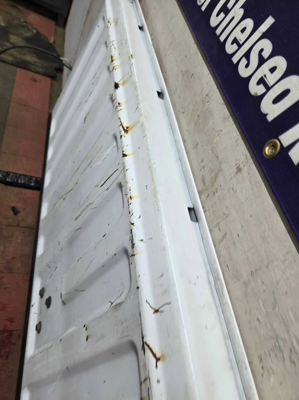 1999-2007 Chevrolet Silverado / GMC Sierra 1500 2500 3500 Tailgate - White