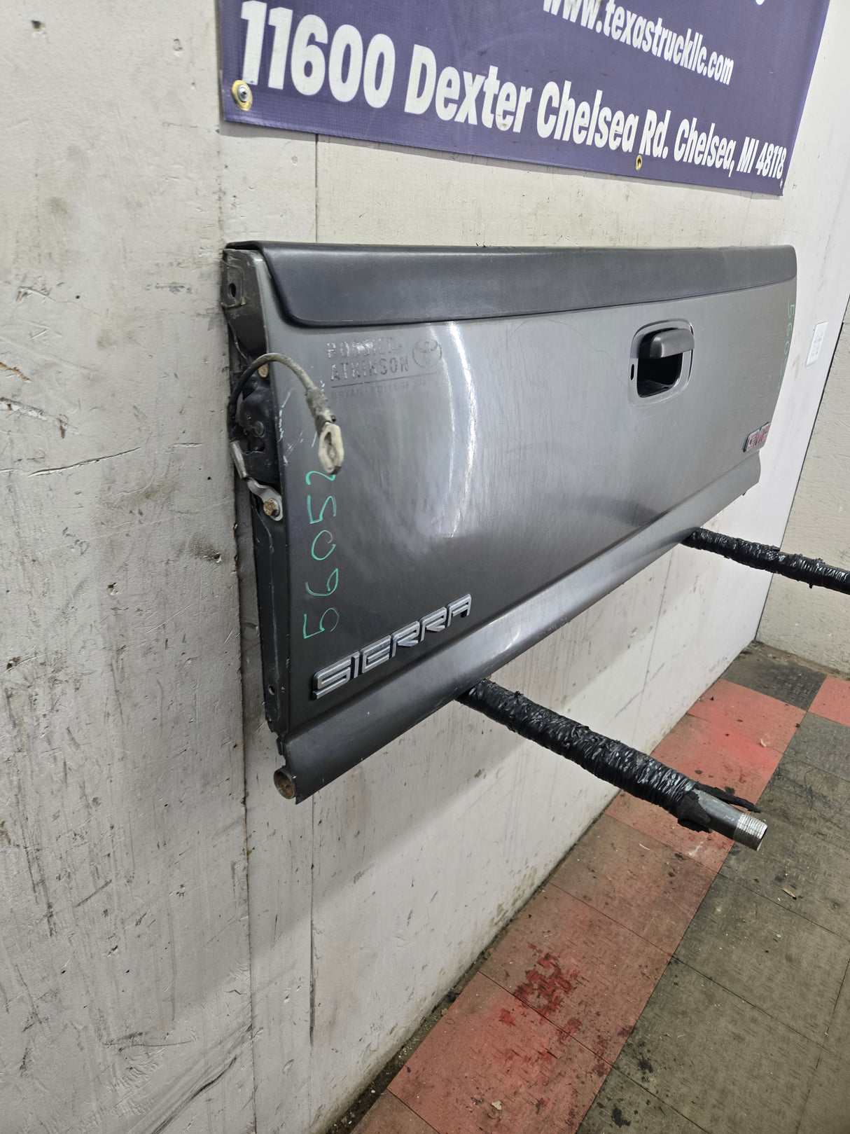 1999-2007 Chevrolet Silverado / GMC Sierra 1500 2500 3500 Tailgate - Grey