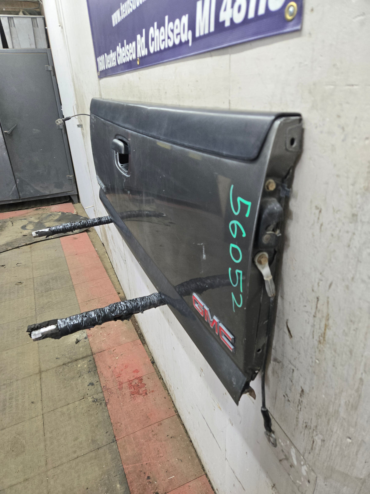 1999-2007 Chevrolet Silverado / GMC Sierra 1500 2500 3500 Tailgate - Grey