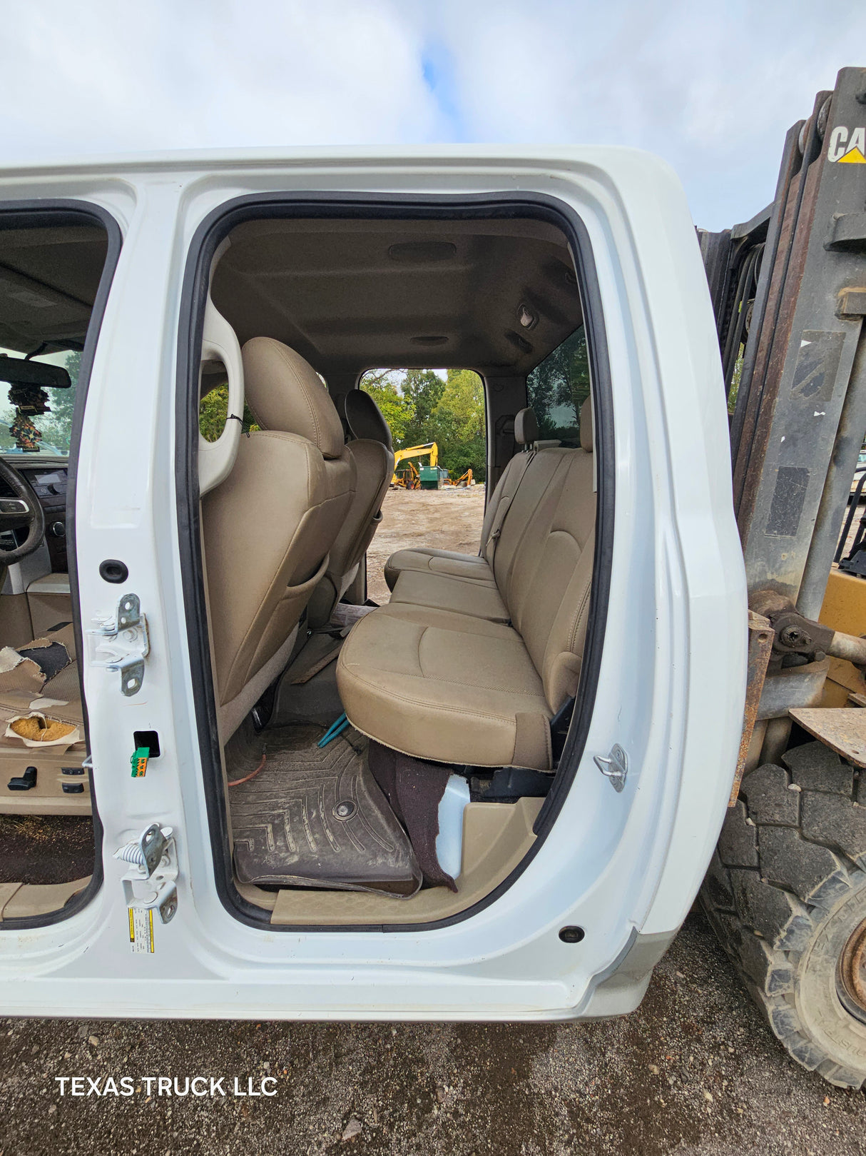 2009-2018 Dodge Ram 1500 4th Gen Quad Cab Cab - White/Tan