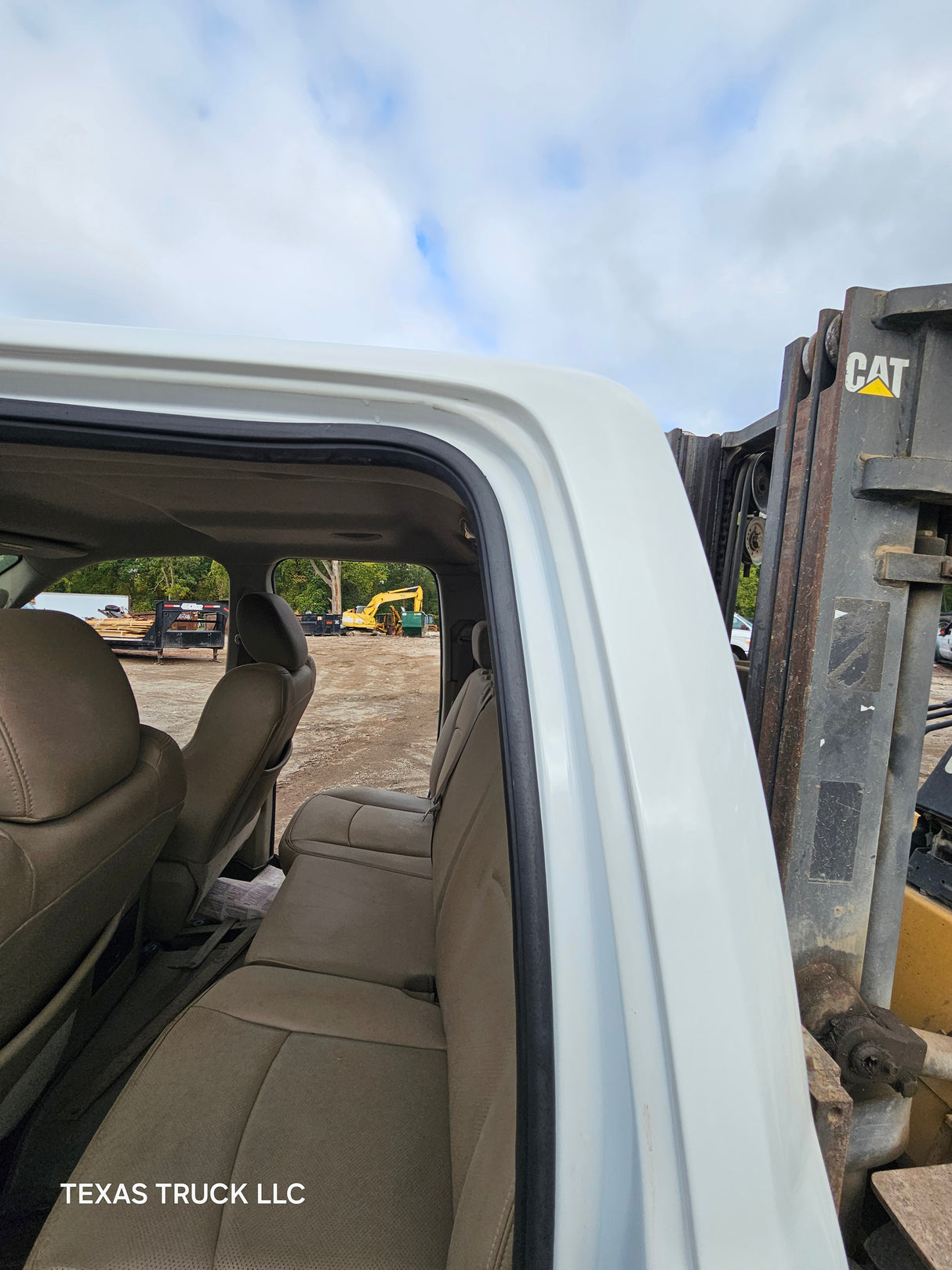 2009-2018 Dodge Ram 1500 4th Gen Quad Cab Cab - White/Tan