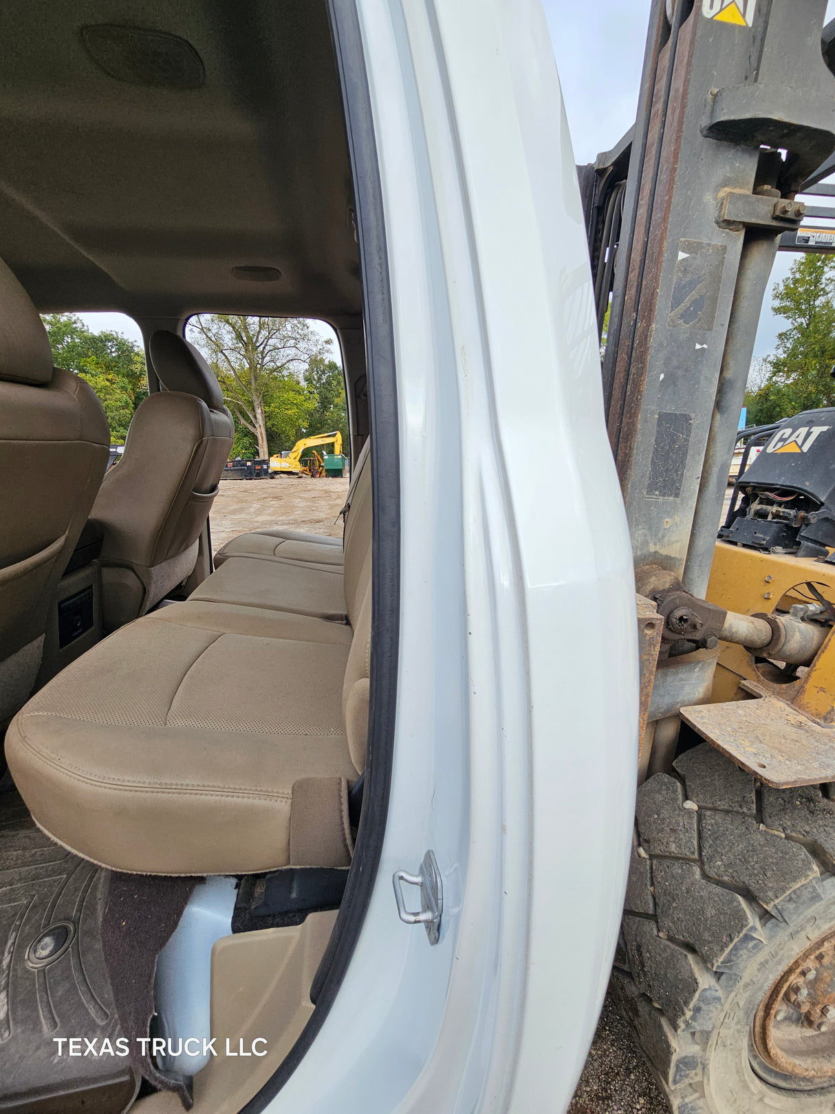 2009-2018 Dodge Ram 1500 4th Gen Quad Cab Cab - White/Tan