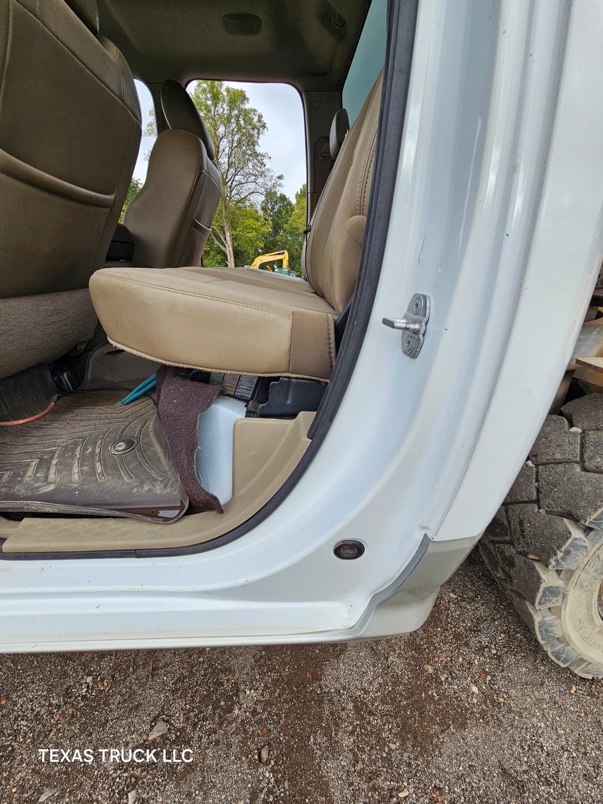 2009-2018 Dodge Ram 1500 4th Gen Quad Cab Cab - White/Tan