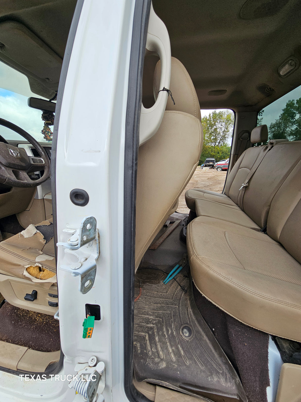 2009-2018 Dodge Ram 1500 4th Gen Quad Cab Cab - White/Tan