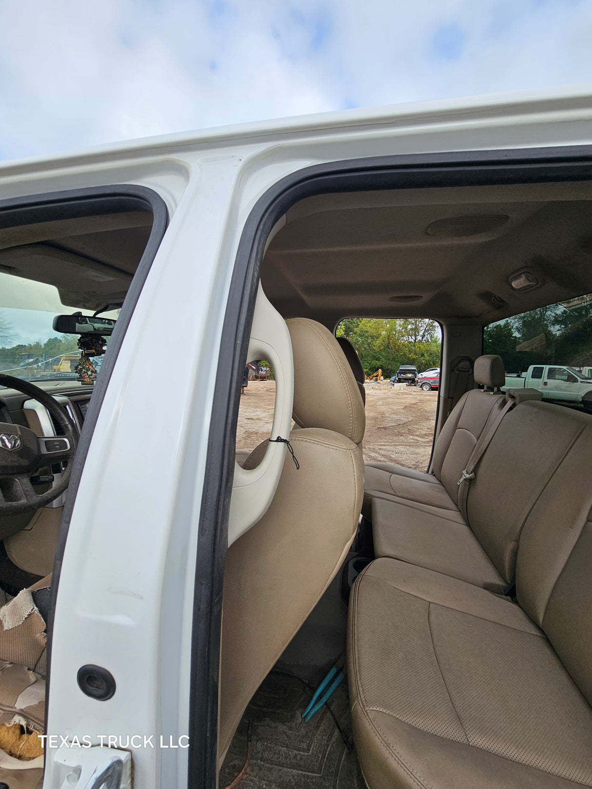2009-2018 Dodge Ram 1500 4th Gen Quad Cab Cab - White/Tan