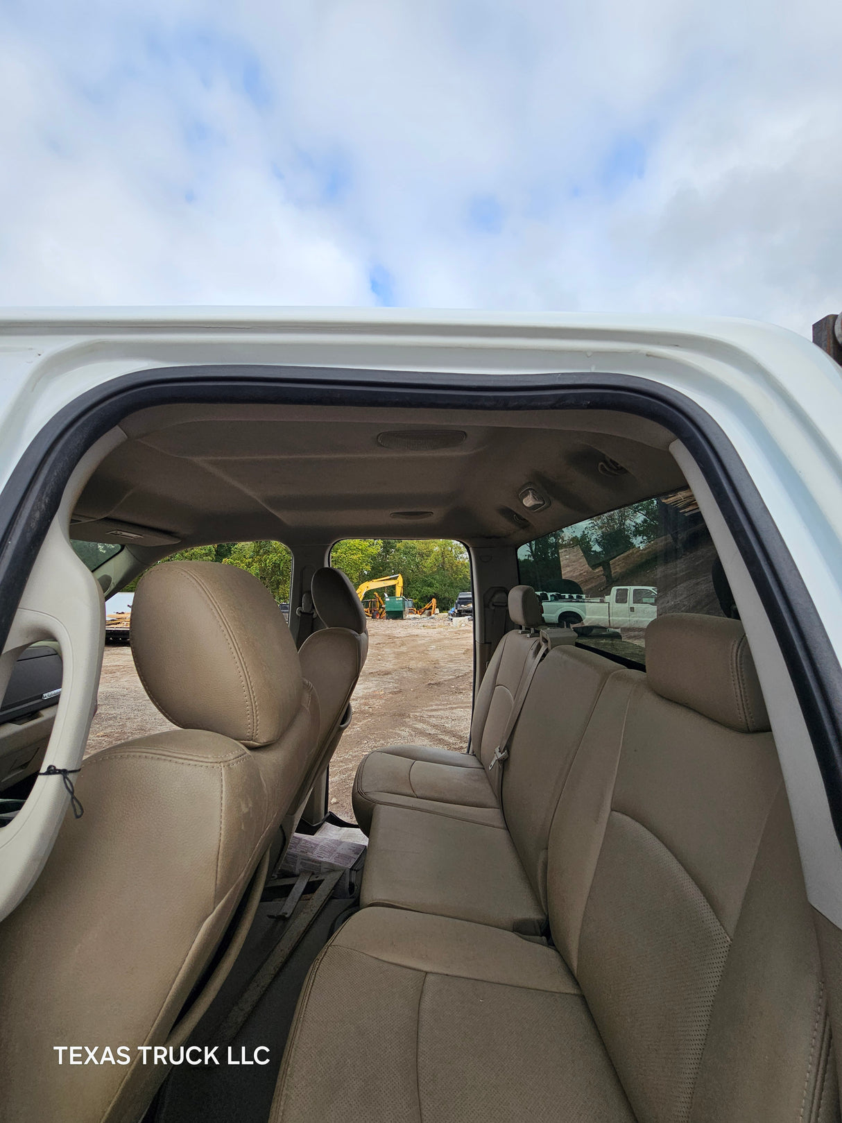 2009-2018 Dodge Ram 1500 4th Gen Quad Cab Cab - White/Tan