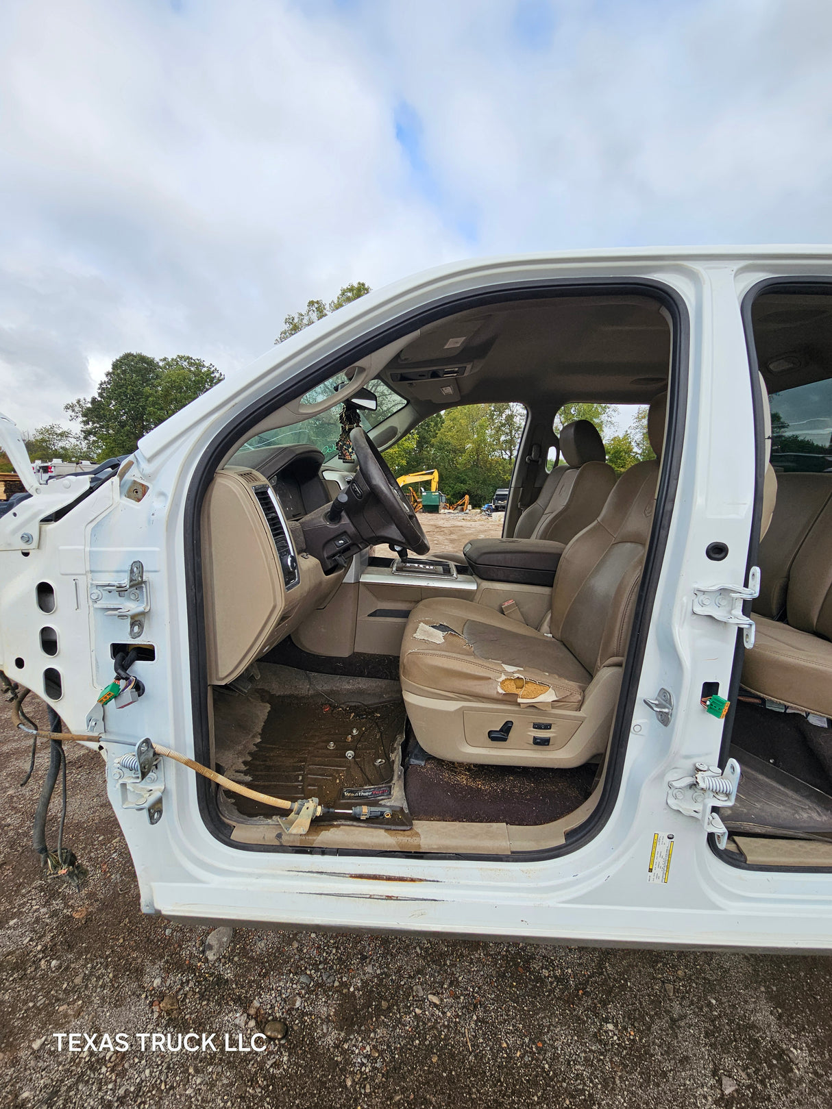 2009-2018 Dodge Ram 1500 4th Gen Quad Cab Cab - White/Tan