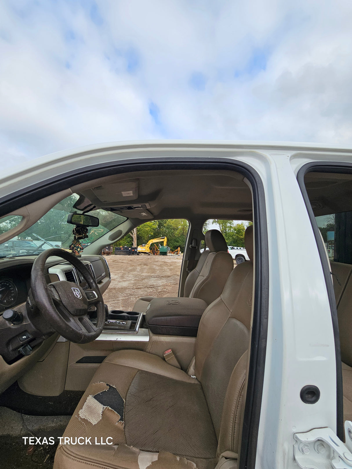 2009-2018 Dodge Ram 1500 4th Gen Quad Cab Cab - White/Tan