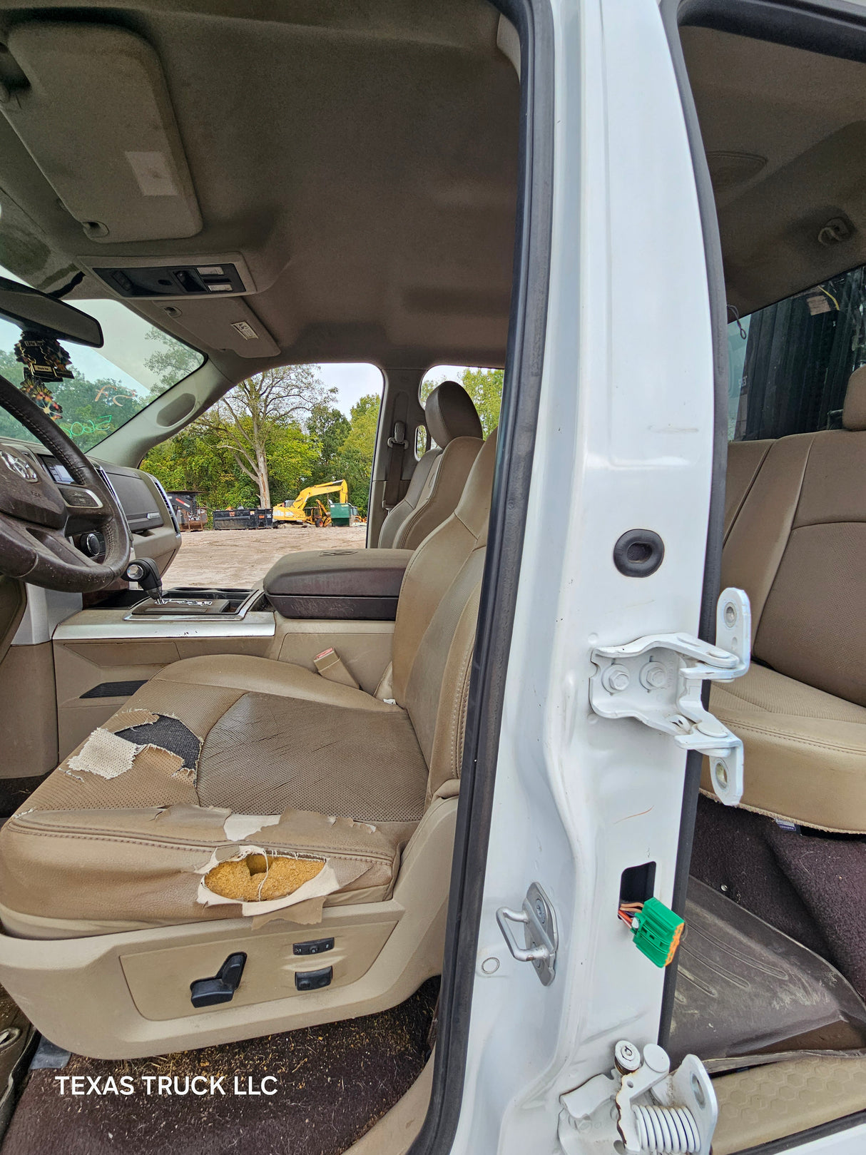 2009-2018 Dodge Ram 1500 4th Gen Quad Cab Cab - White/Tan