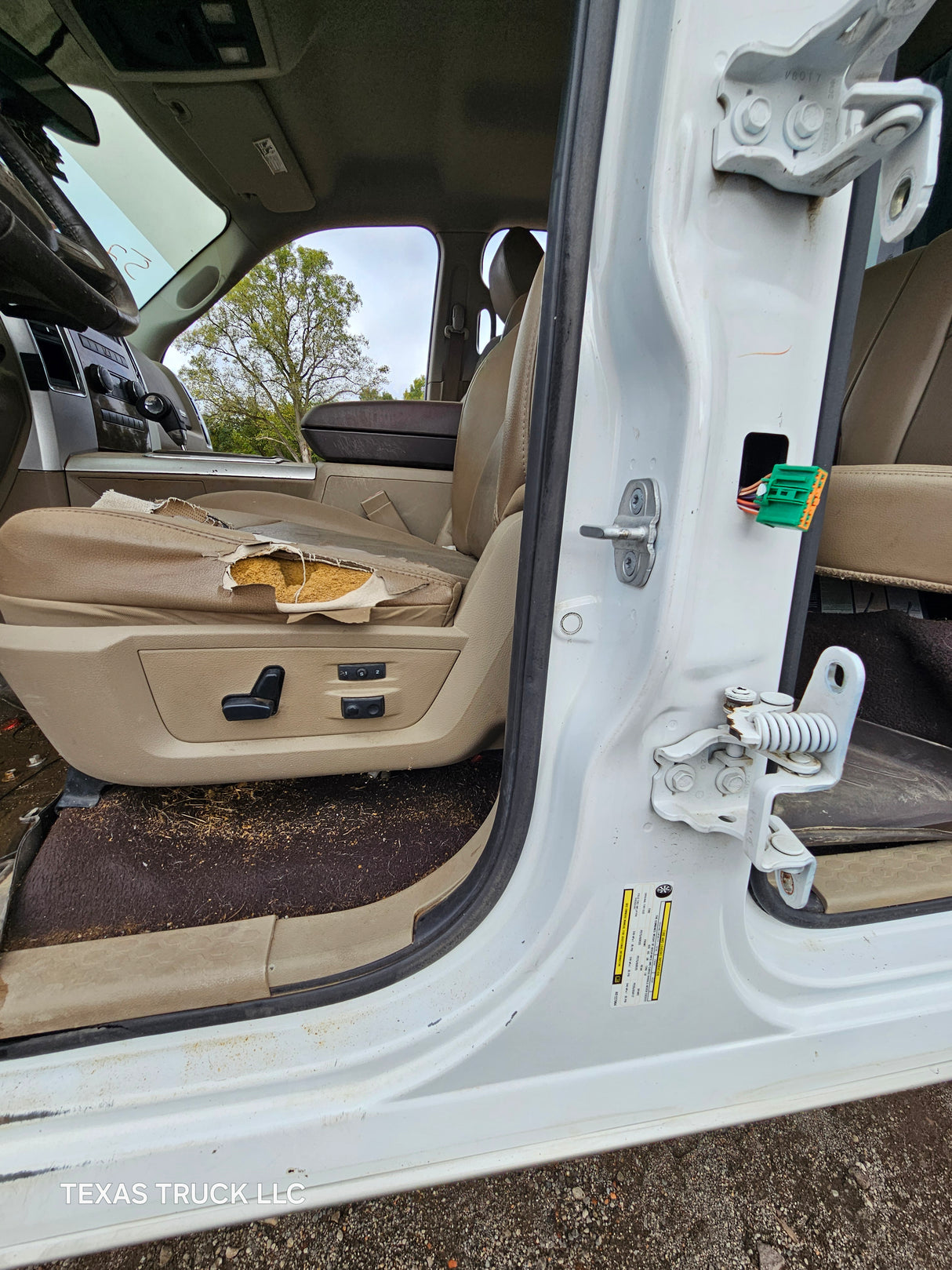 2009-2018 Dodge Ram 1500 4th Gen Quad Cab Cab - White/Tan