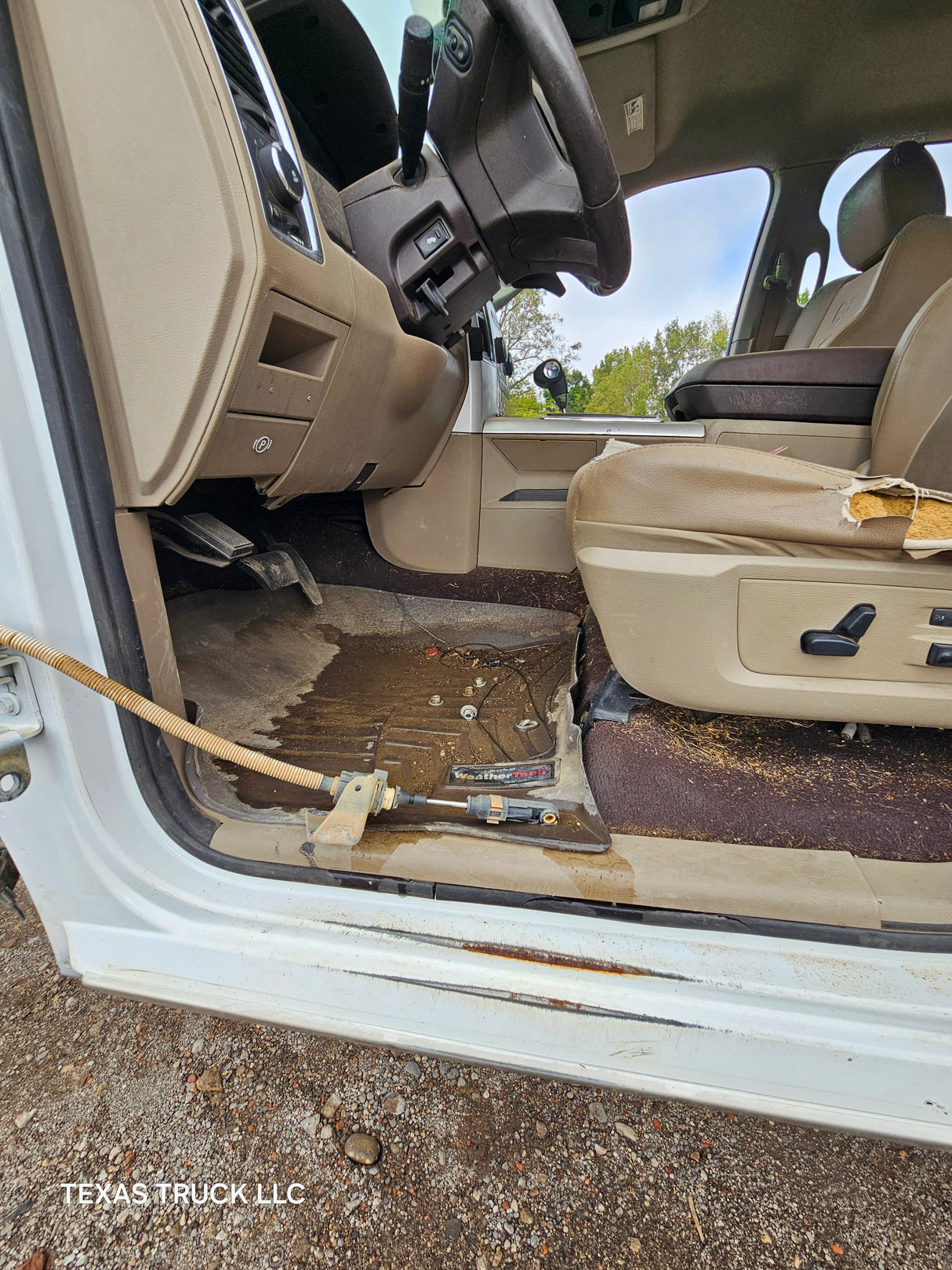 2009-2018 Dodge Ram 1500 4th Gen Quad Cab Cab - White/Tan