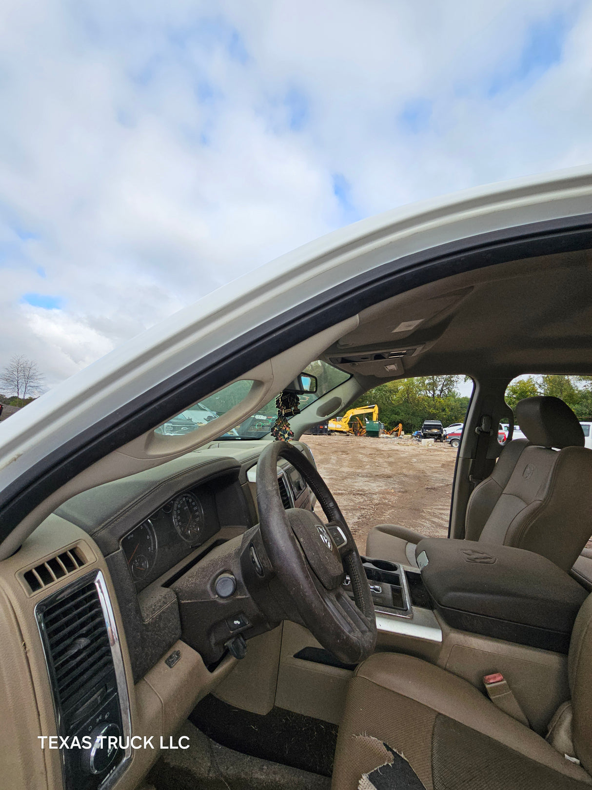 2009-2018 Dodge Ram 1500 4th Gen Quad Cab Cab - White/Tan