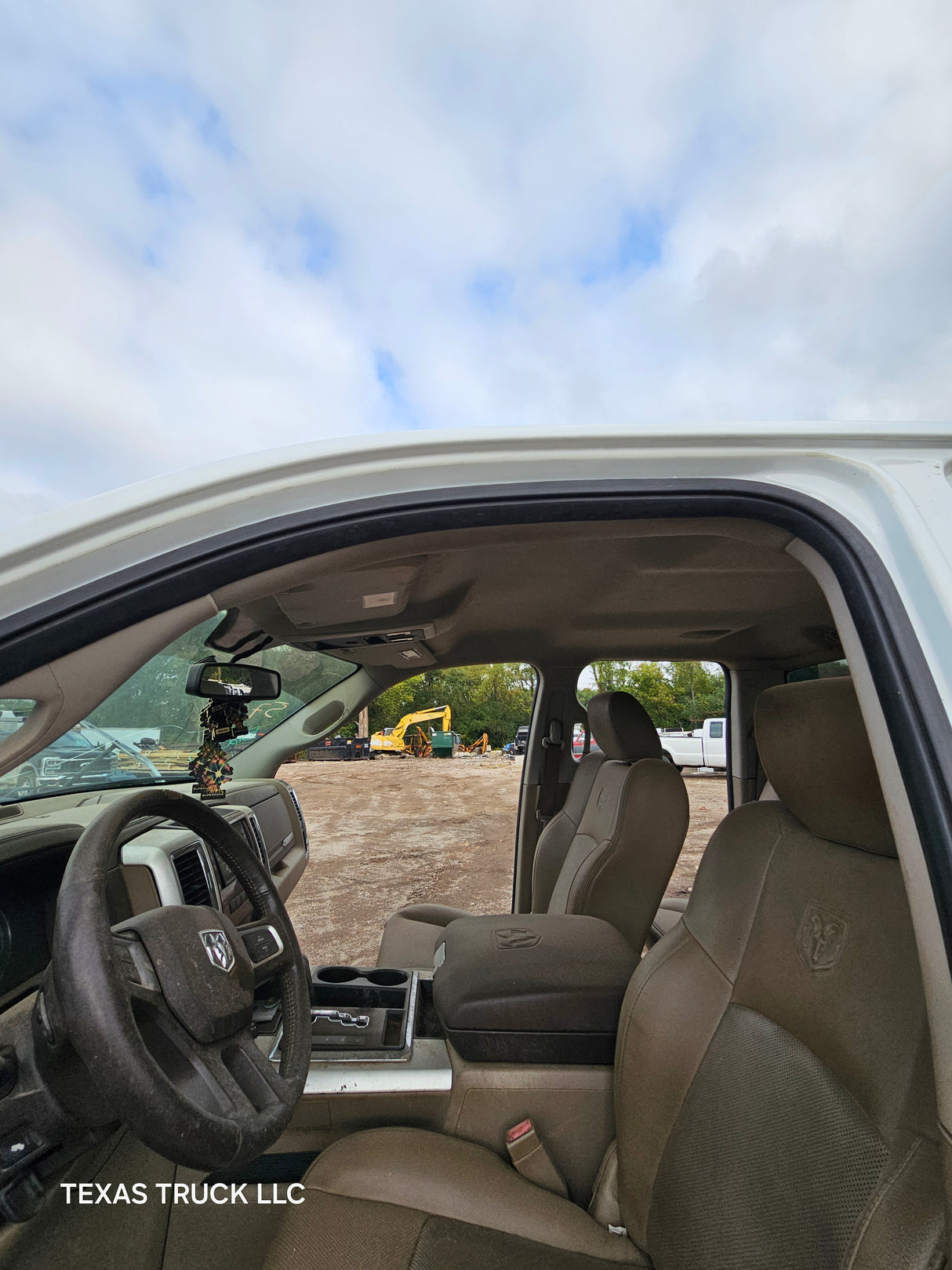 2009-2018 Dodge Ram 1500 4th Gen Quad Cab Cab - White/Tan