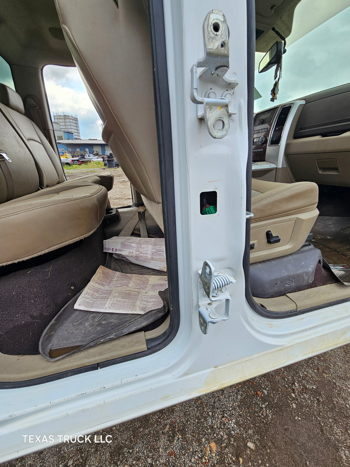 2009-2018 Dodge Ram 1500 4th Gen Quad Cab Cab - White/Tan