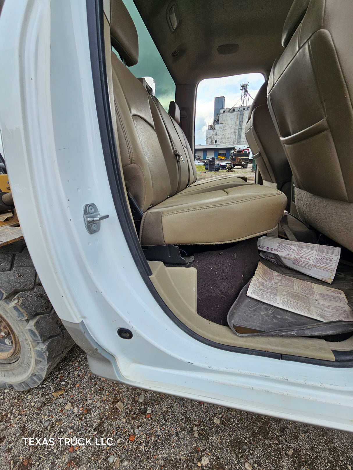 2009-2018 Dodge Ram 1500 4th Gen Quad Cab Cab - White/Tan