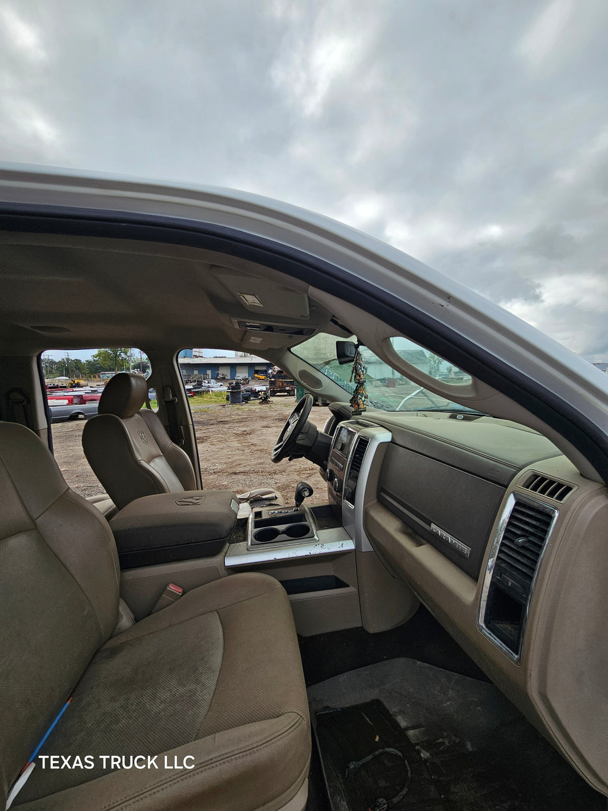 2009-2018 Dodge Ram 1500 4th Gen Quad Cab Cab - White/Tan