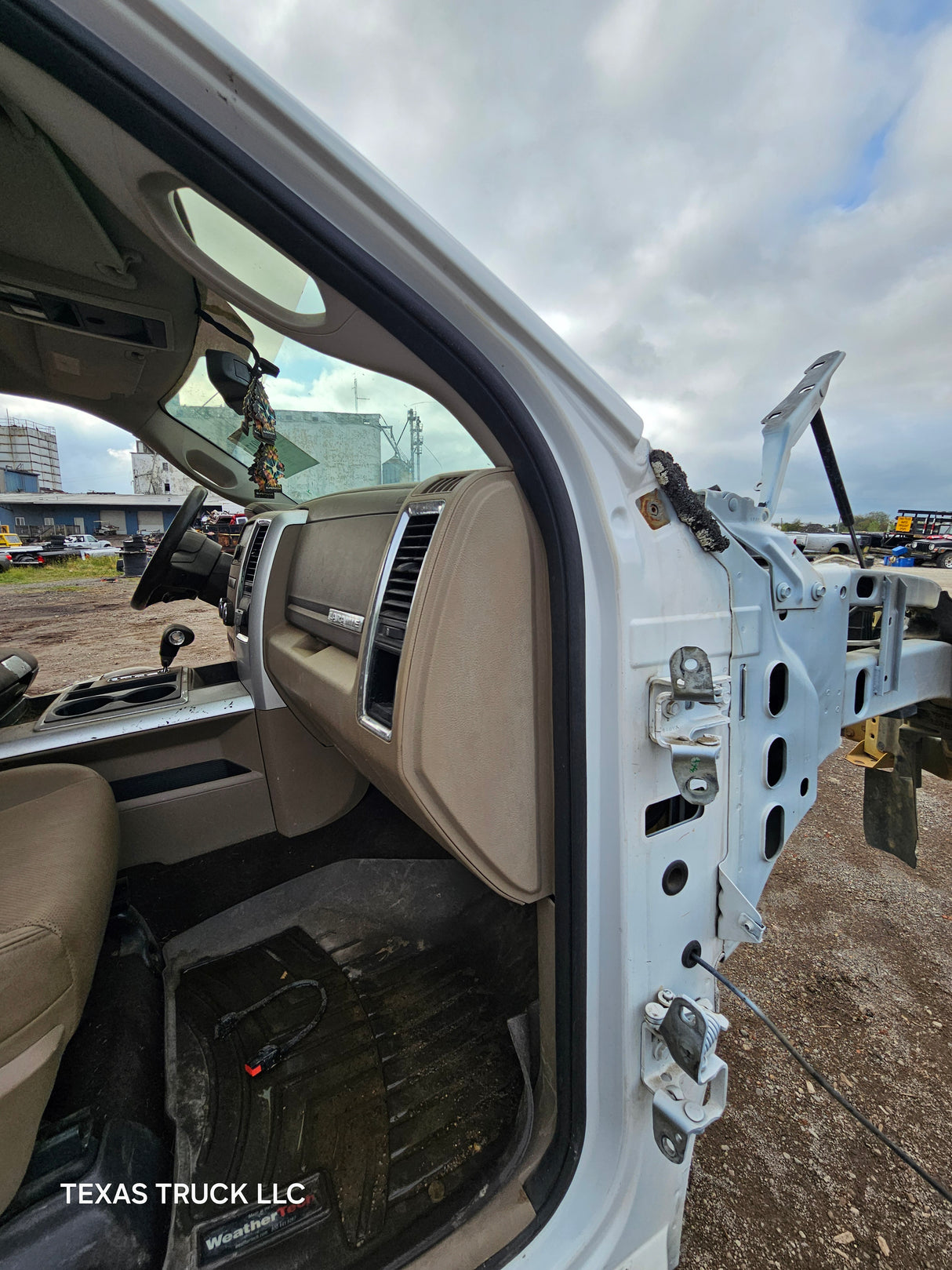 2009-2018 Dodge Ram 1500 4th Gen Quad Cab Cab - White/Tan