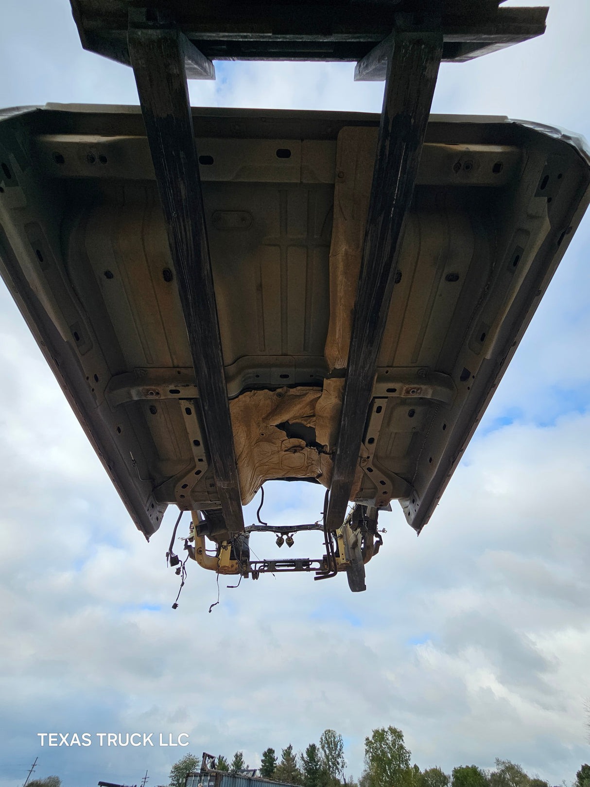 2009-2018 Dodge Ram 1500 4th Gen Quad Cab Cab - White/Tan